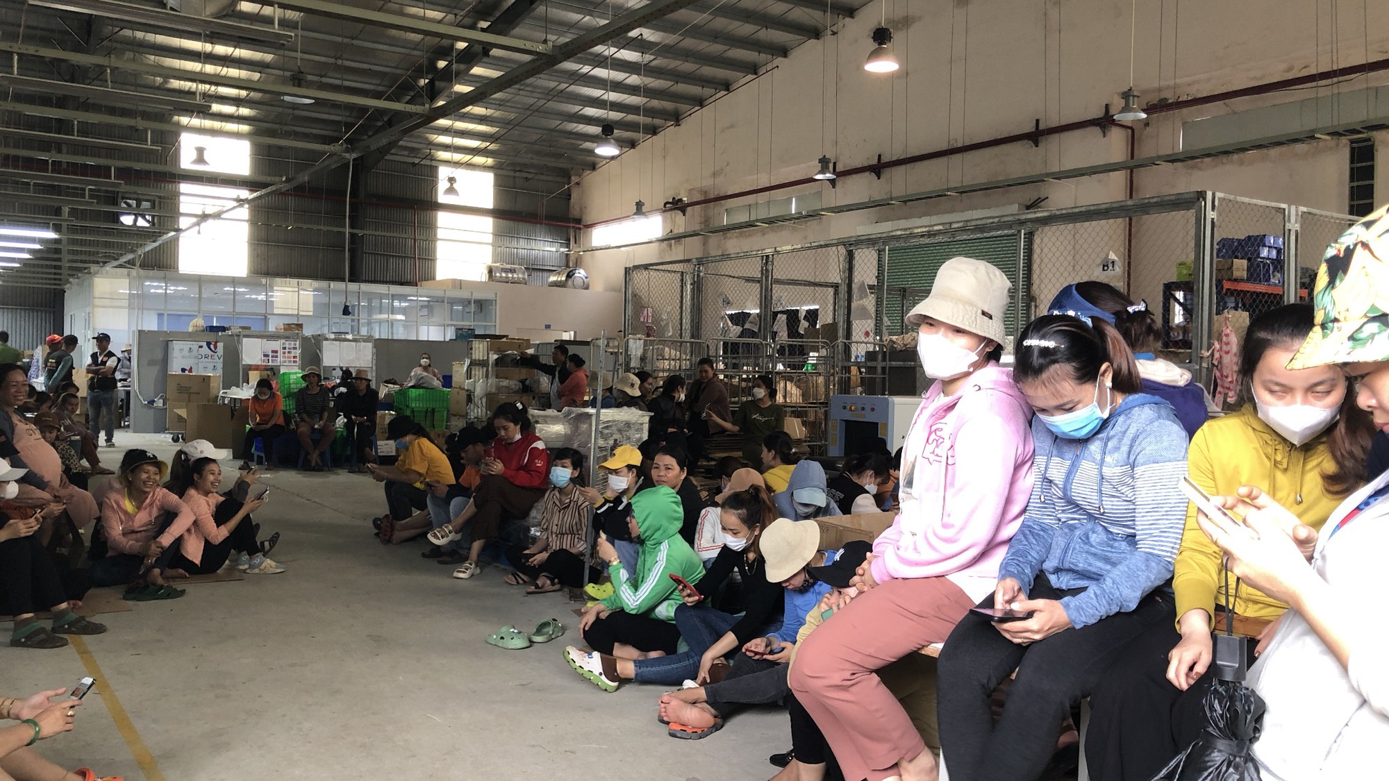 Đà Nẵng: Lo công ty bỏ rơi, hàng trăm công nhân lãn công đòi quyền lợi