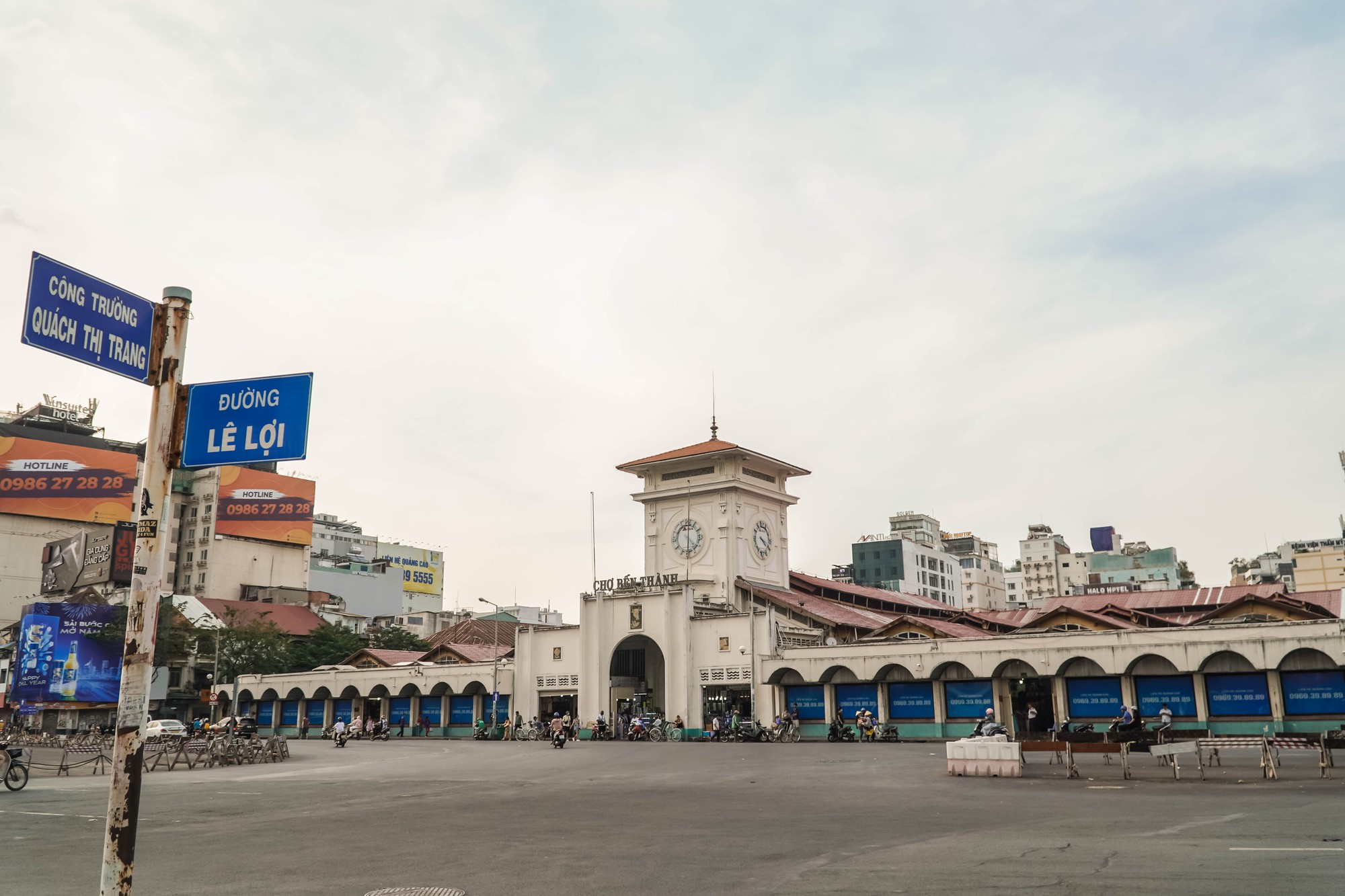 &ldquo;N&eacute;t quen thuộc&rdquo; trước chợ Bến Th&agrave;nh - Ảnh 9.
