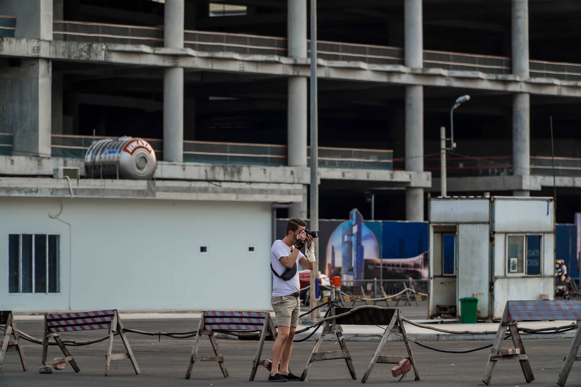 &ldquo;N&eacute;t quen thuộc&rdquo; trước chợ Bến Th&agrave;nh - Ảnh 4.