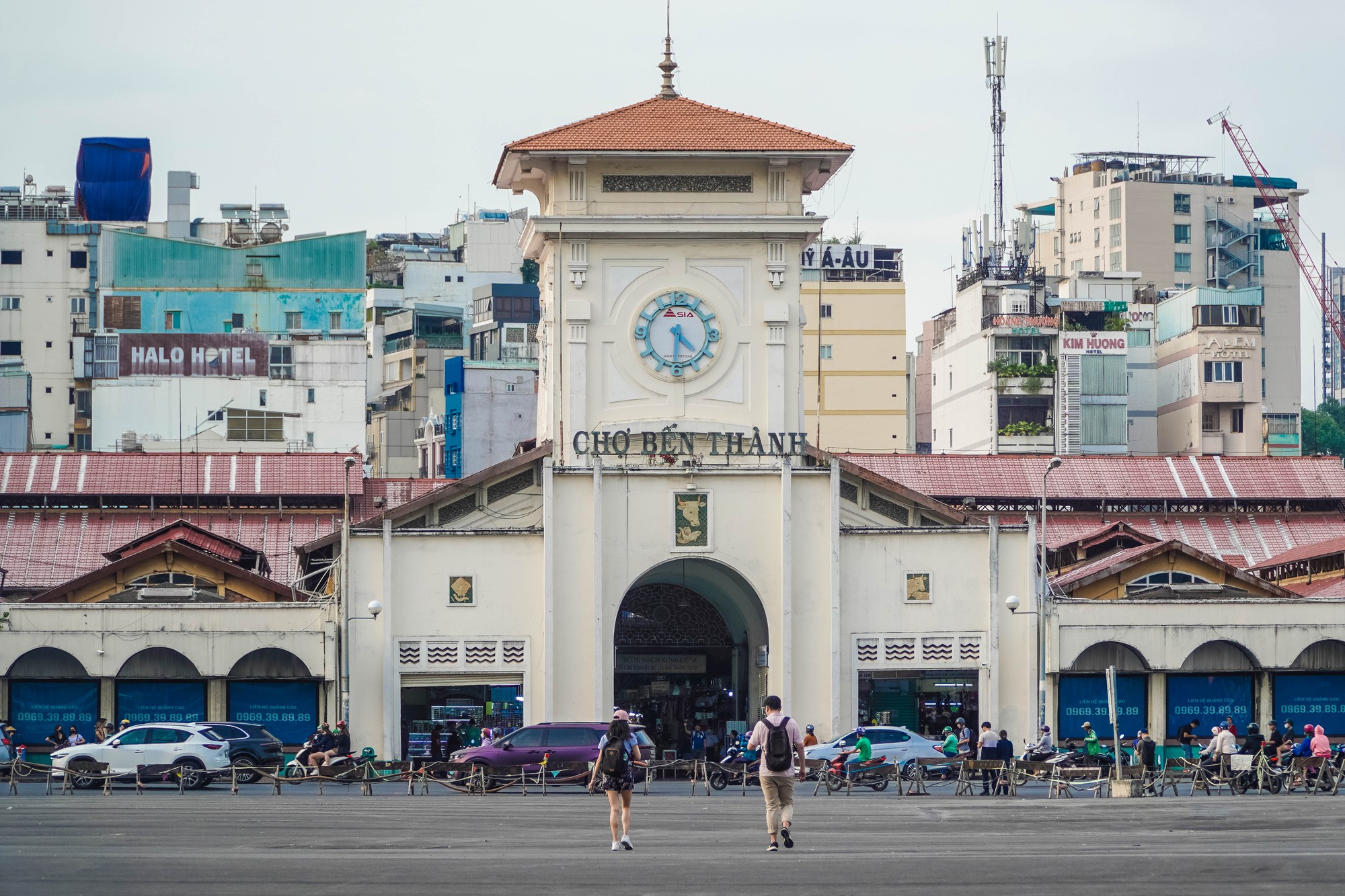 &ldquo;N&eacute;t quen thuộc&rdquo; trước chợ Bến Th&agrave;nh - Ảnh 3.