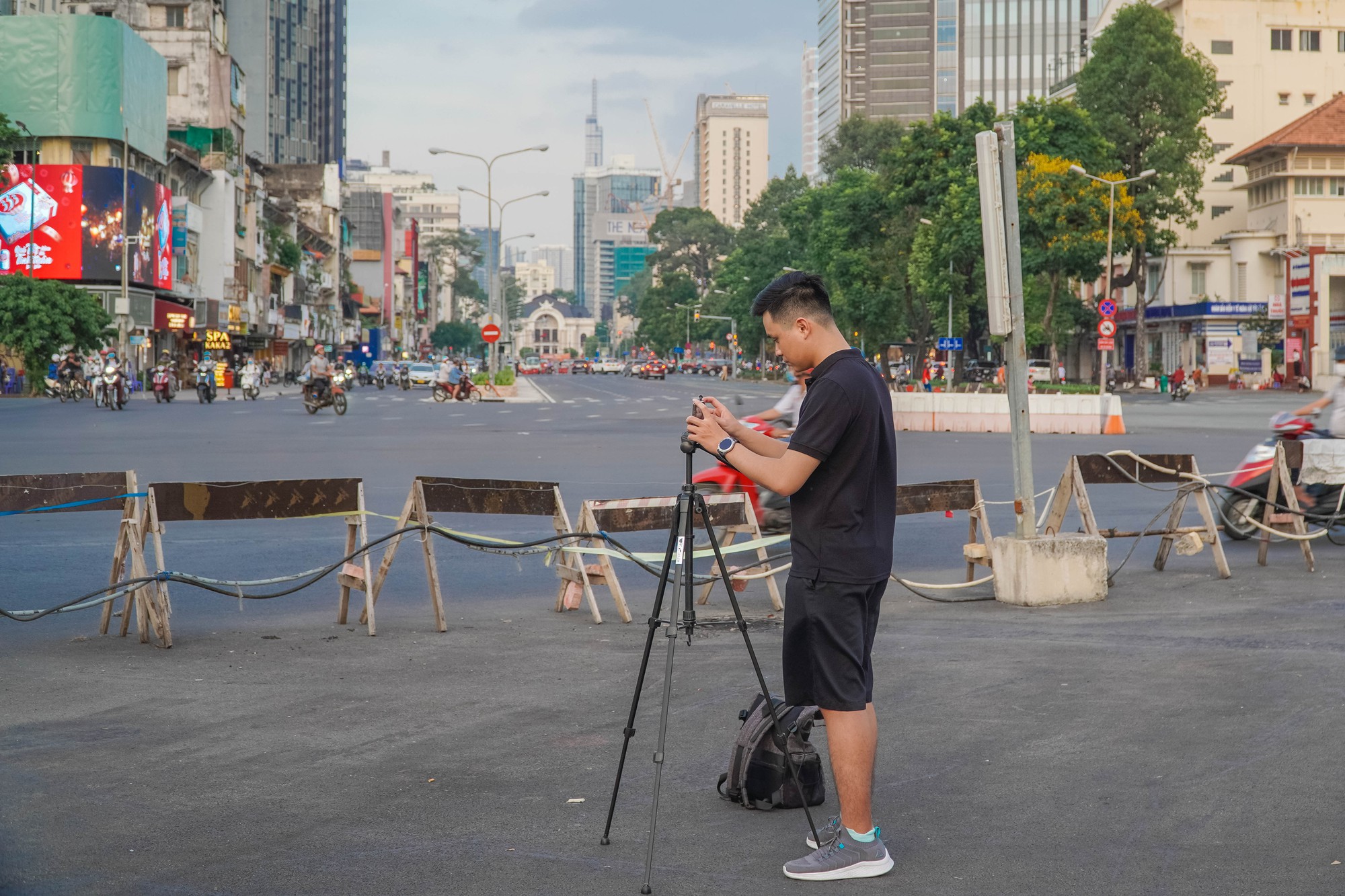 &ldquo;N&eacute;t quen thuộc&rdquo; trước chợ Bến Th&agrave;nh - Ảnh 5.