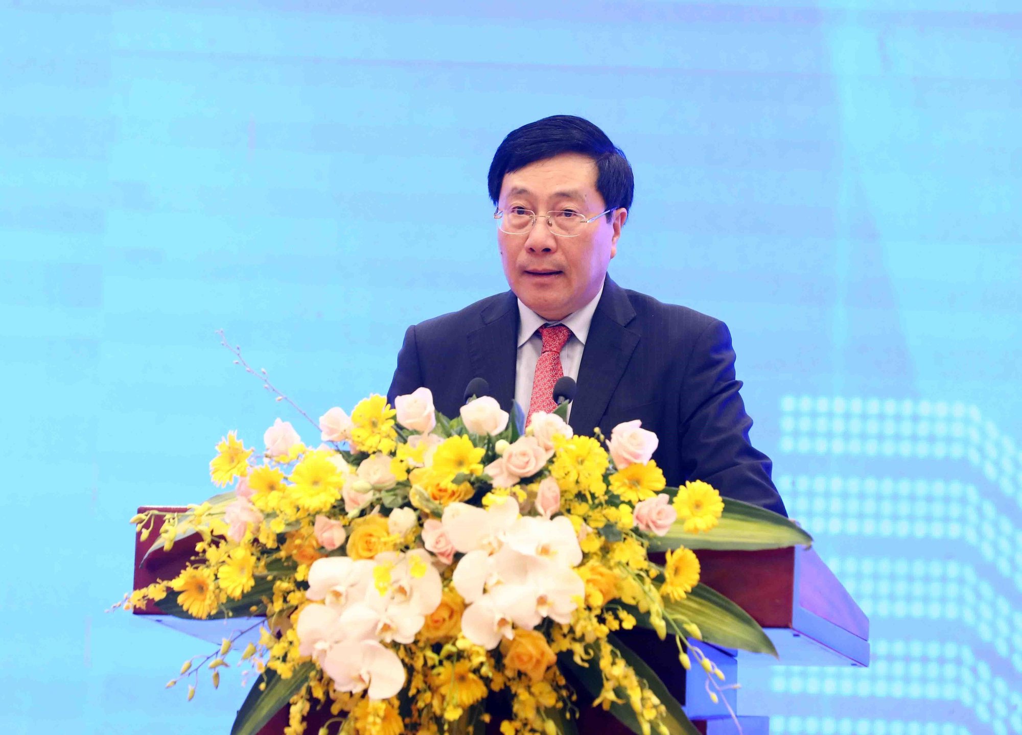 Phó Thủ tướng Thường trực Phạm Bình Minh dự diễn đàn kinh doanh và pháp luật
