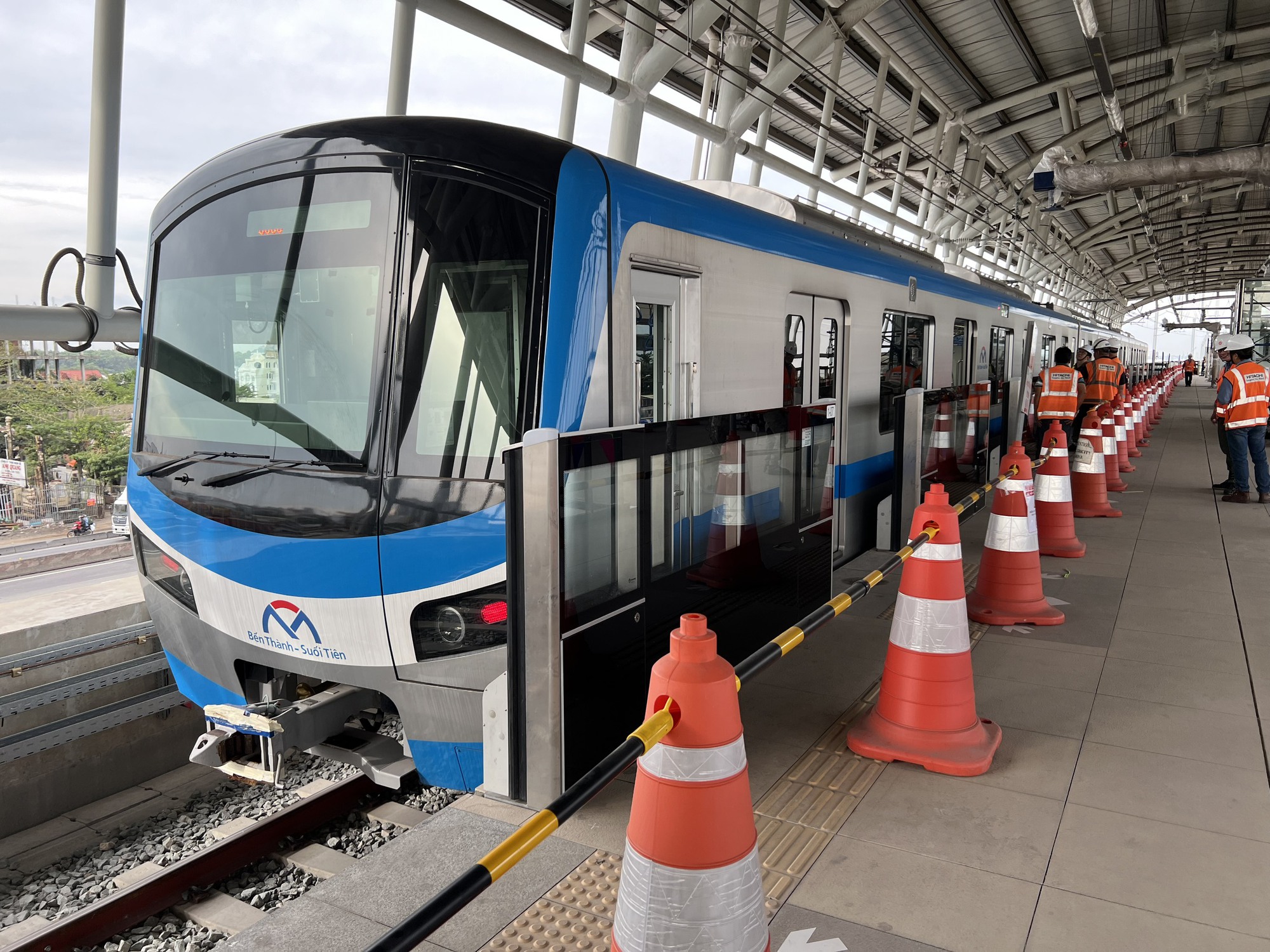 CLIP: Cận cảnh "Test tàu Metro 1" trước ngày chạy thử nghiệm