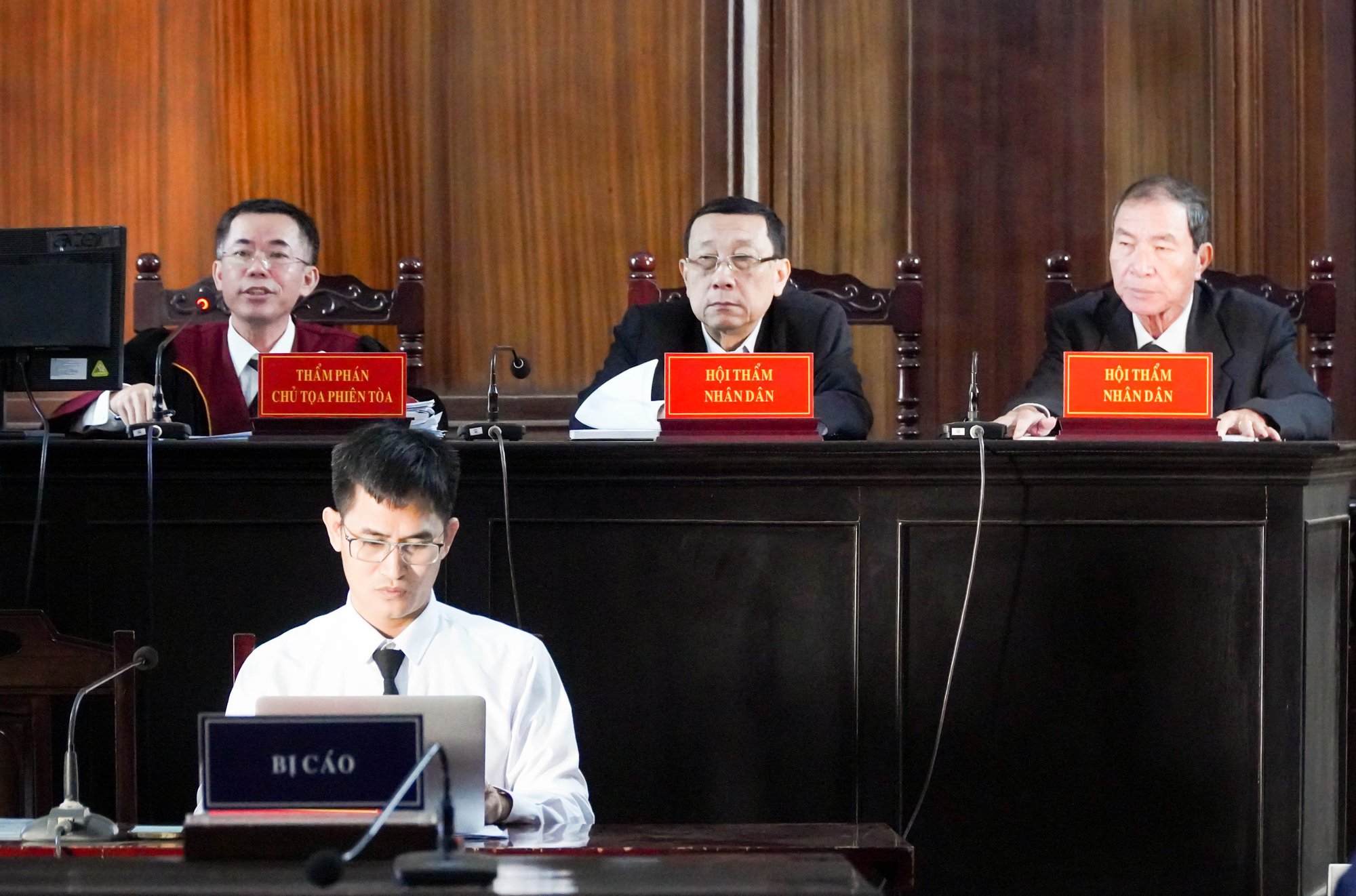Luật sư của bị hại mua 9 lô đất "bẻ gãy" lý lẽ của Nguyễn Thái Luyện