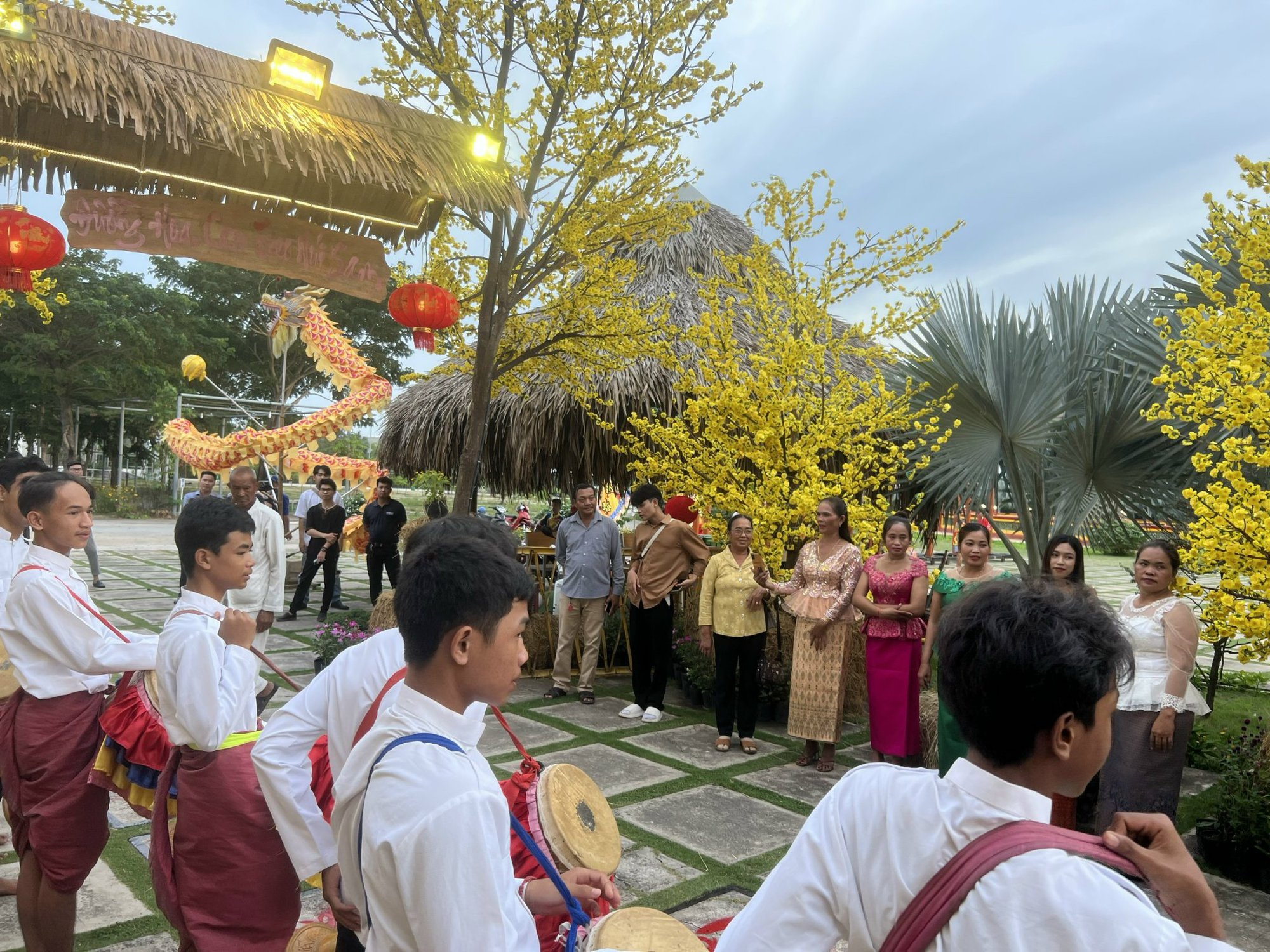 C&aacute;p treo N&uacute;i Sam sẵn s&agrave;ng đ&oacute;n Noel, Tết Dương lịch v&agrave; Tết Nguy&ecirc;n đ&aacute;n 2023 - Ảnh 14.