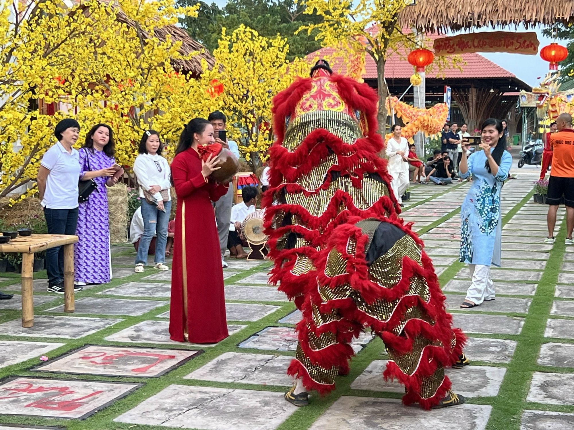 C&aacute;p treo N&uacute;i Sam sẵn s&agrave;ng đ&oacute;n Noel, Tết Dương lịch v&agrave; Tết Nguy&ecirc;n đ&aacute;n 2023 - Ảnh 3.