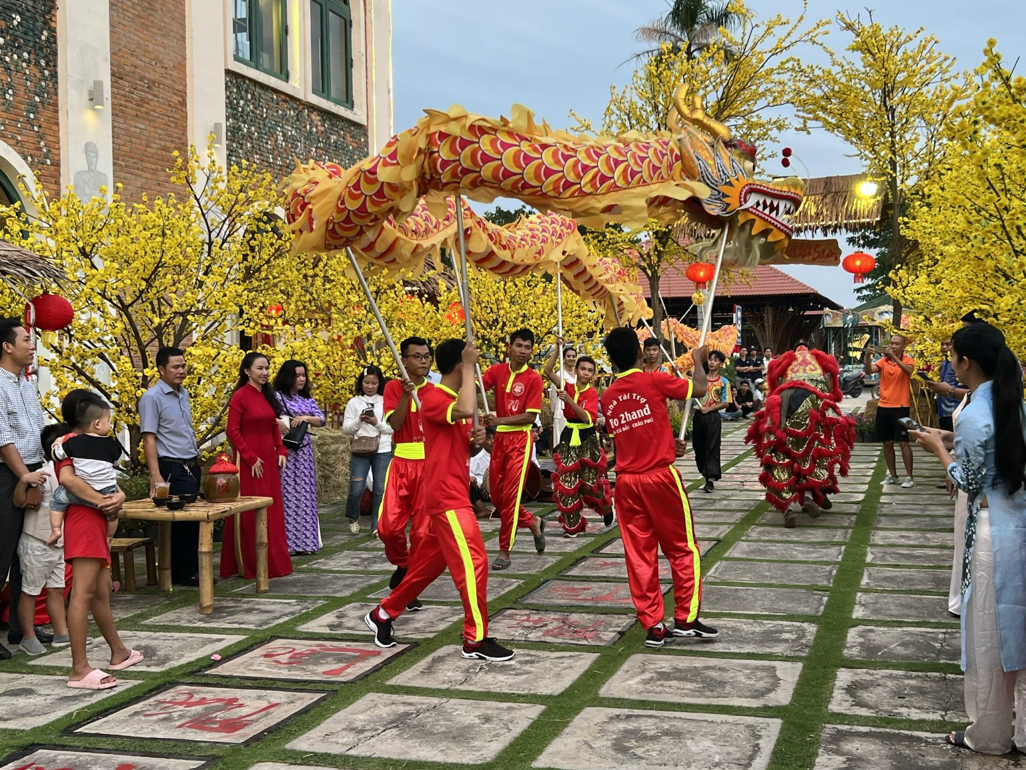 C&aacute;p treo N&uacute;i Sam sẵn s&agrave;ng đ&oacute;n Noel, Tết Dương lịch v&agrave; Tết Nguy&ecirc;n đ&aacute;n 2023 - Ảnh 4.