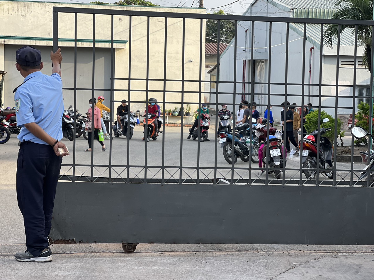 Bình Dương: Công nhân ngừng việc phản đối chủ doanh nghiệp nợ lương, thưởng Tết
