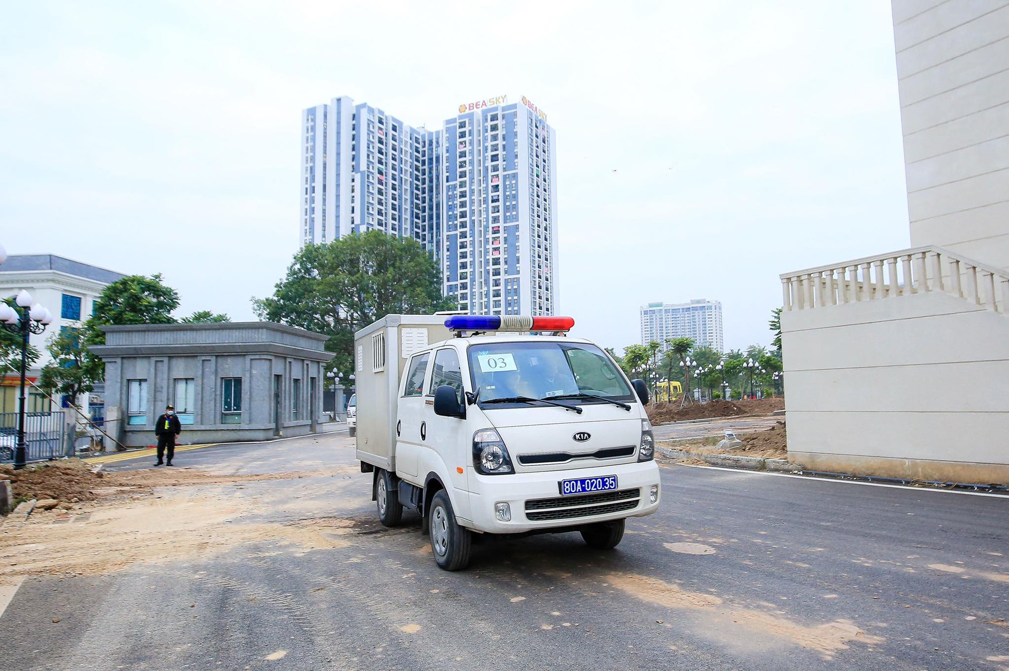 Thắt chặt an ninh tại phi&ecirc;n t&ograve;a xử cựu b&iacute; thư, chủ tịch Đồng Nai nhận hối lộ - Ảnh 2.