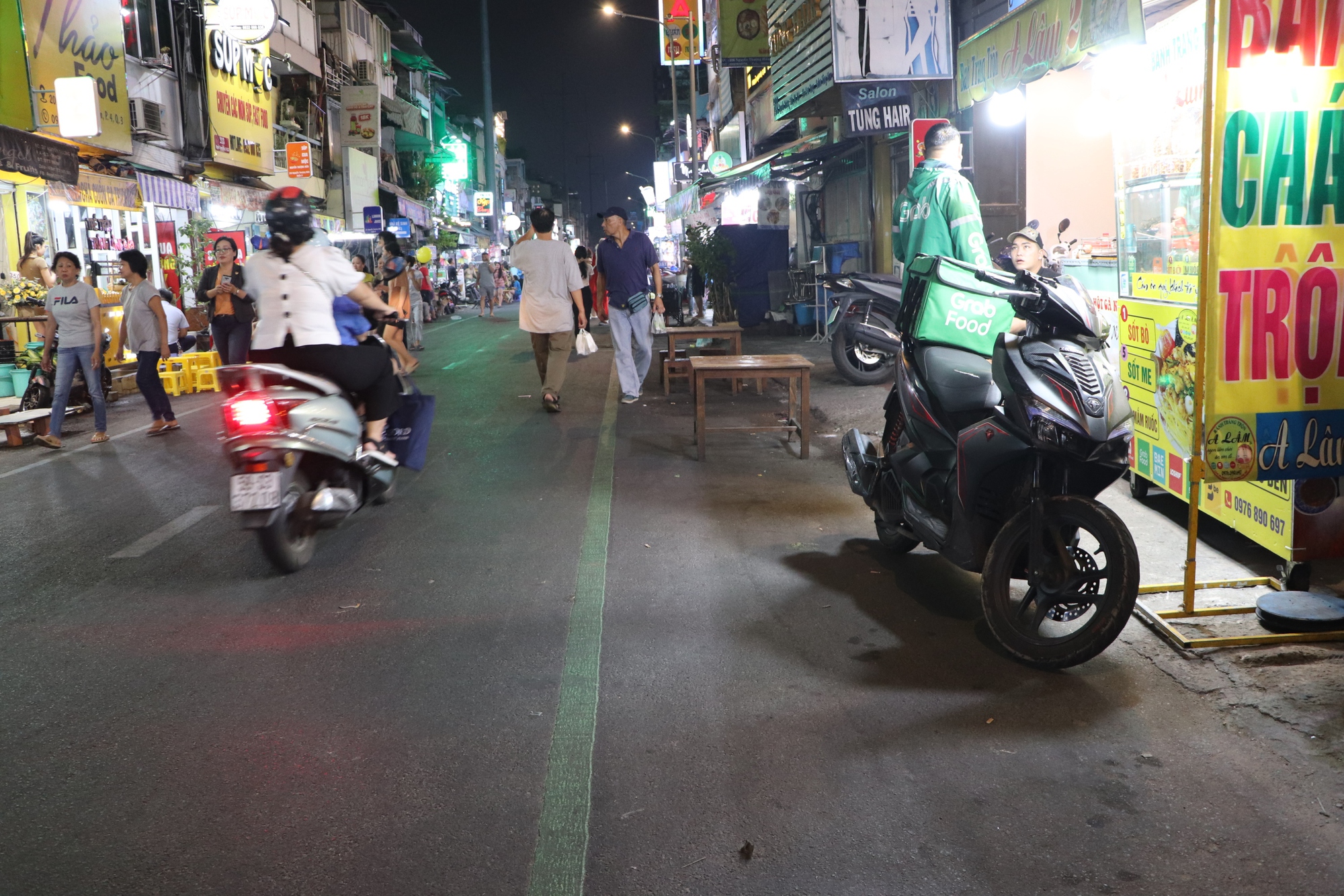 Cận cảnh phố ẩm thực Nguyễn Thượng Hiền trong ng&agrave;y đầu hoạt động - Ảnh 7.