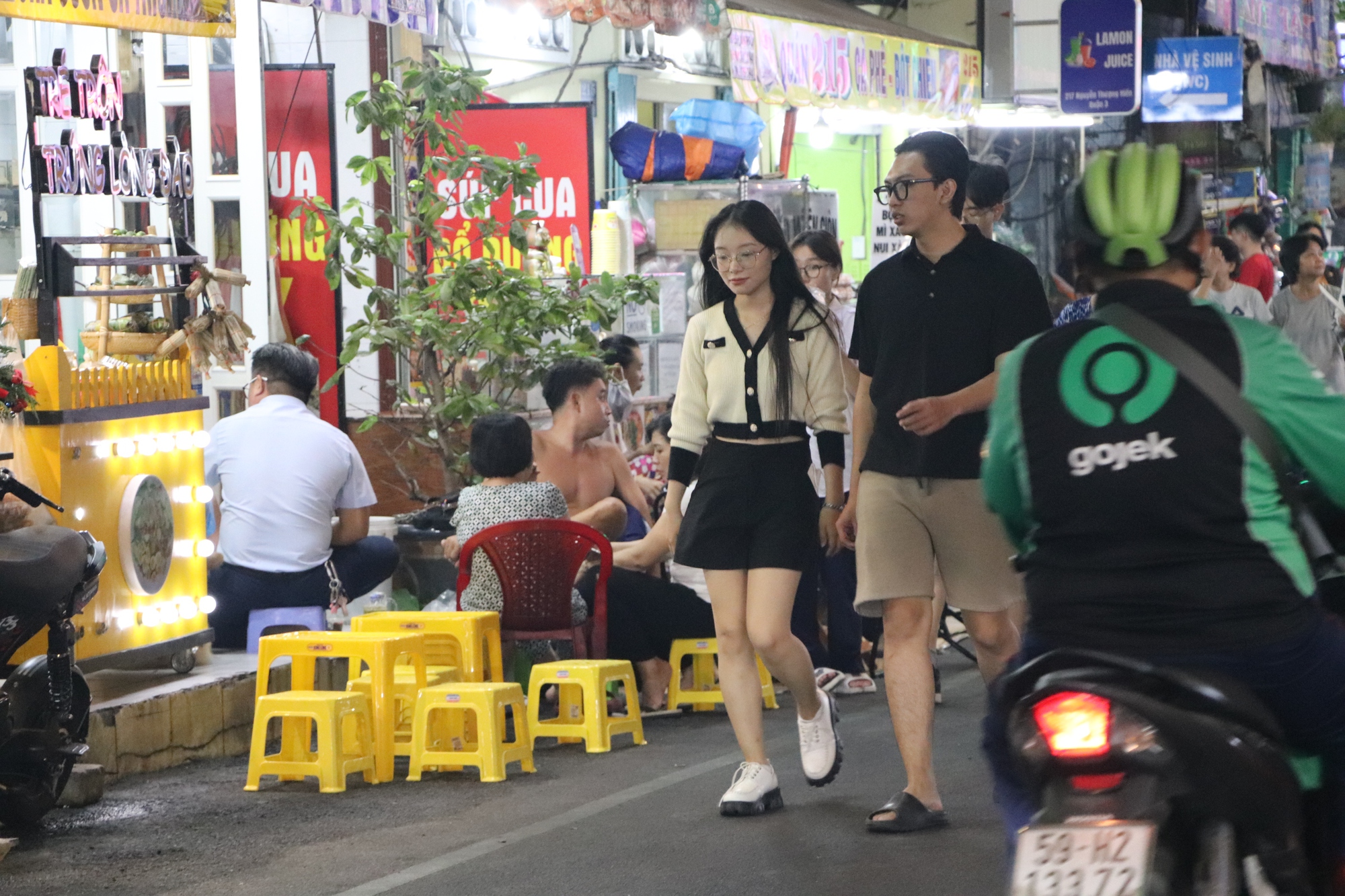 Cận cảnh phố ẩm thực Nguyễn Thượng Hiền trong ng&agrave;y đầu hoạt động - Ảnh 2.