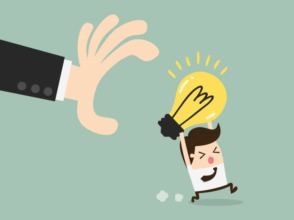 TÔI LÊN TIẾNG: Trường ĐH in pano có hình cờ Trung Quốc - vượt quyền và trộm cắp