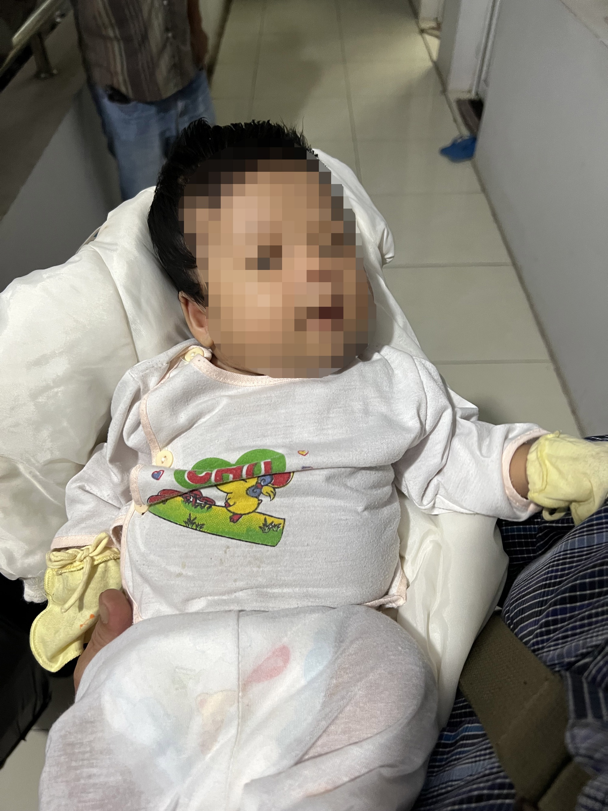 X&ocirc;n xao vụ mẹ b&aacute;n con 50 ng&agrave;y tuổi ở Tr&agrave; Vinh  - Ảnh 3.