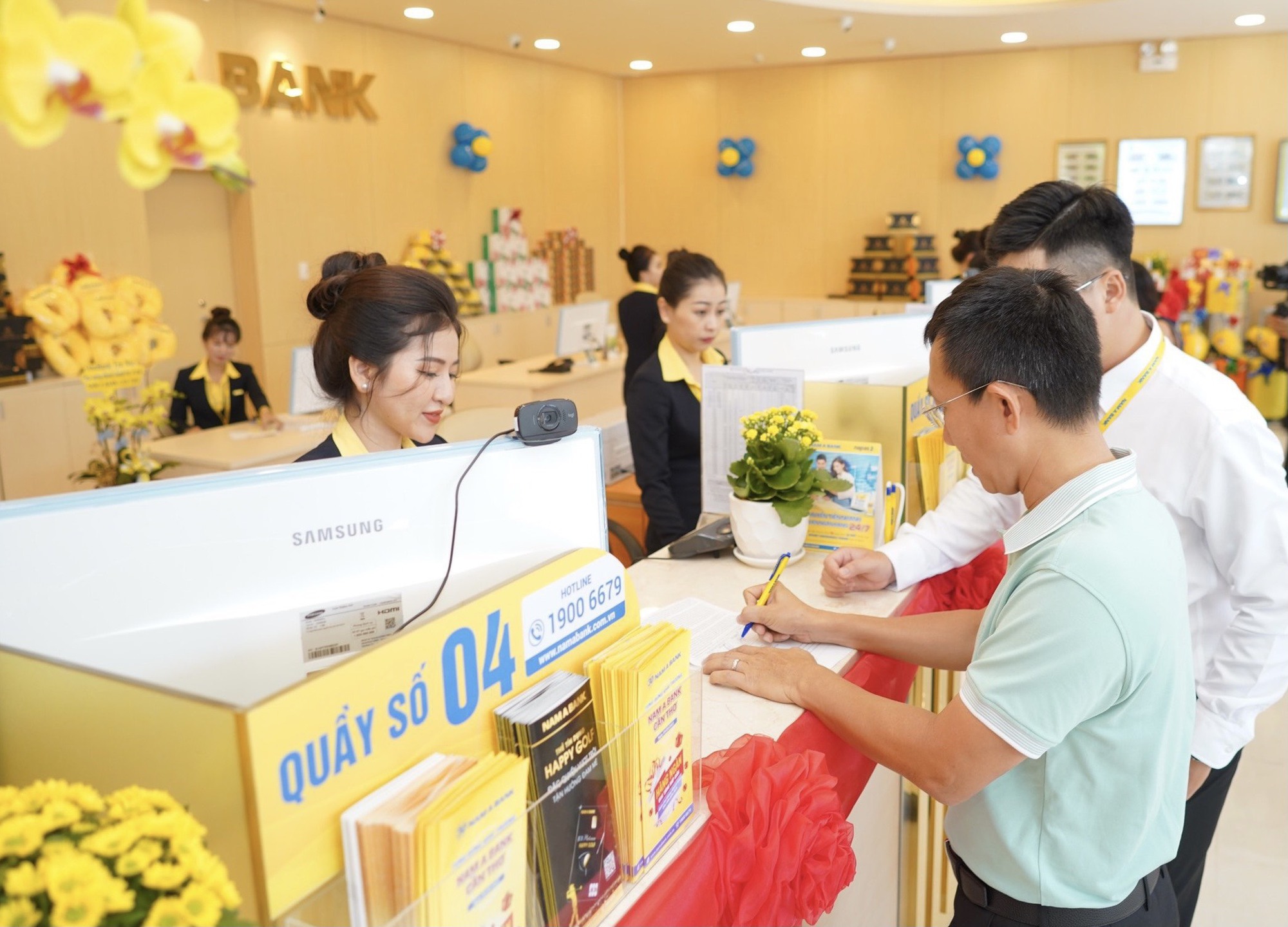 Ngân hàng tiếp tục giảm lãi suất cho vay, đồng hành cùng khách hàng vượt khó