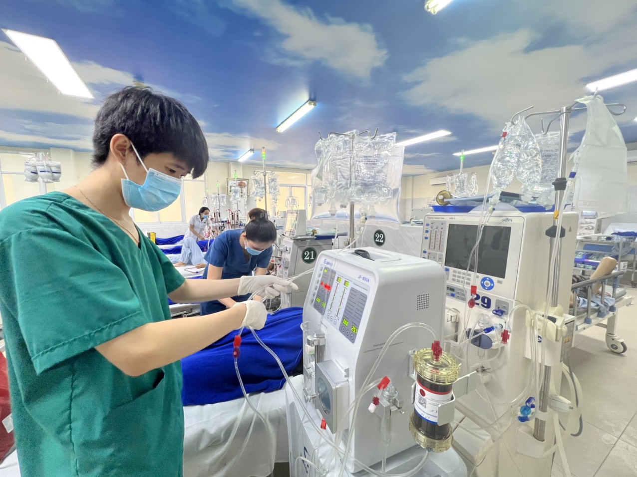 Tự gọi người cứu sau khi vào nhà nghỉ tự tử