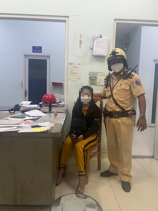 C&aacute;n bộ Đội CSGT B&igrave;nh Triệu kể lại ph&uacute;t th&oacute;t tim khi thấy c&ocirc; g&aacute;i tr&ecirc;n cầu B&igrave;nh Phước 1 - Ảnh 1.