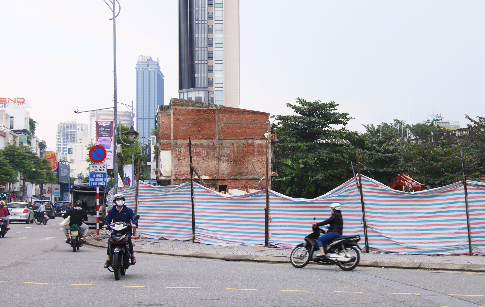 Cận cảnh giải tỏa nhà dân quanh “tứ giác vàng” Chi Lăng - Ảnh 6.