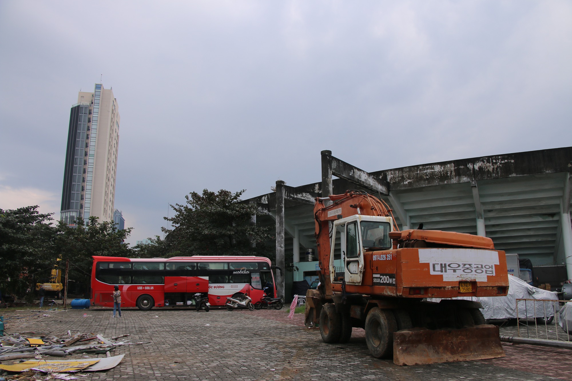 Cận cảnh giải tỏa nhà dân quanh “tứ giác vàng” Chi Lăng - Ảnh 2.