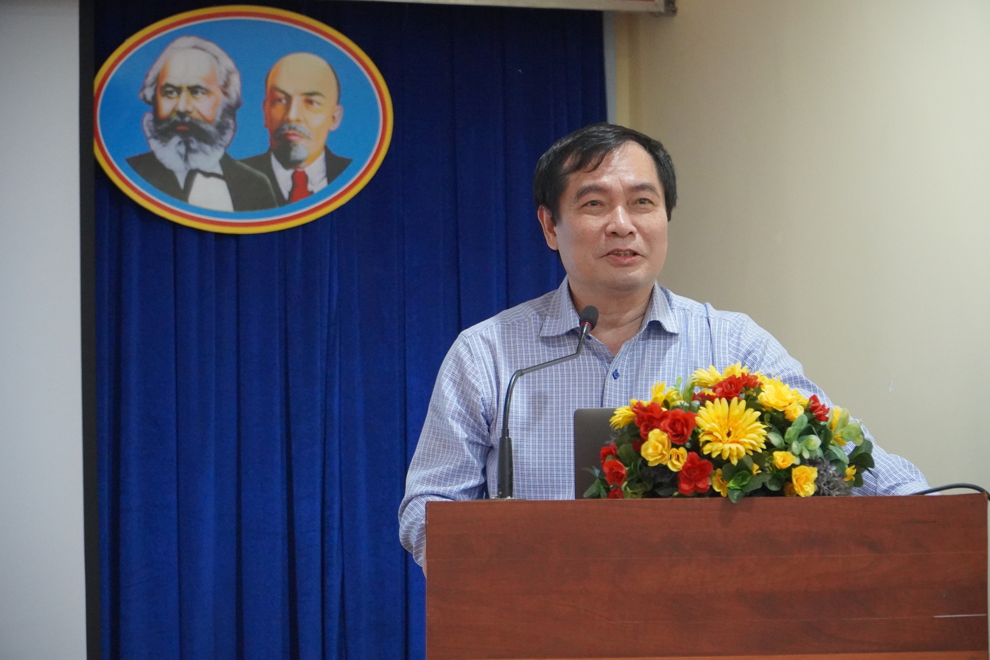 Đo&agrave;n c&aacute;n bộ tuy&ecirc;n gi&aacute;o to&agrave;n quốc trải nghiệm bu&yacute;t s&ocirc;ng, t&igrave;m hiểu TP HCM - Ảnh 3.