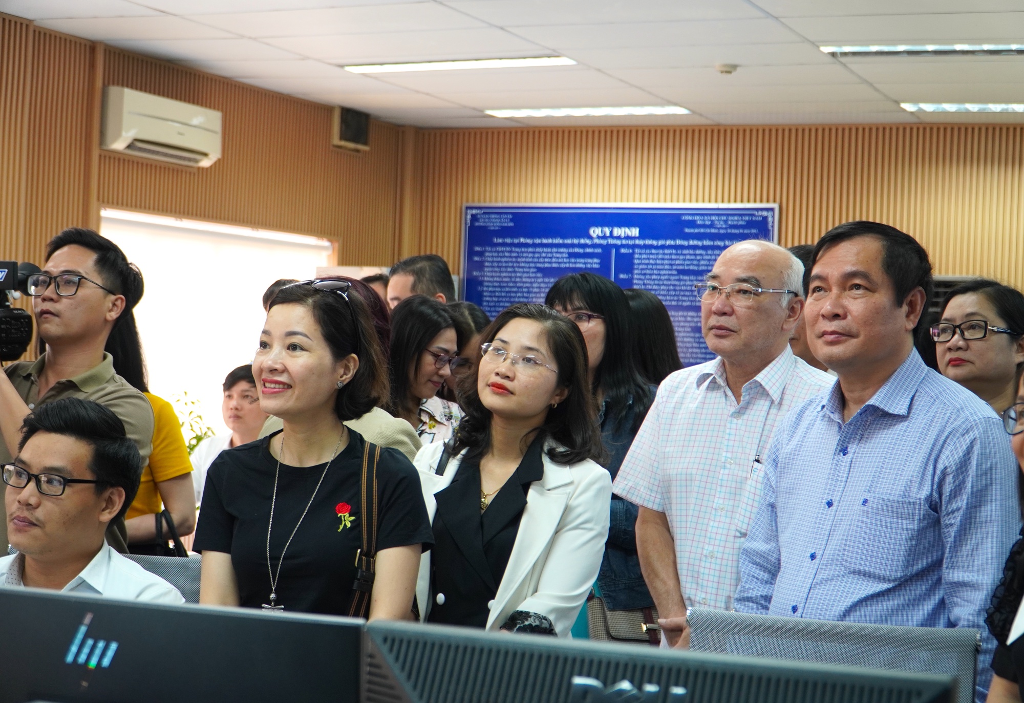 Đoàn cán bộ tuyên giáo toàn quốc trải nghiệm buýt sông, tìm hiểu TP HCM