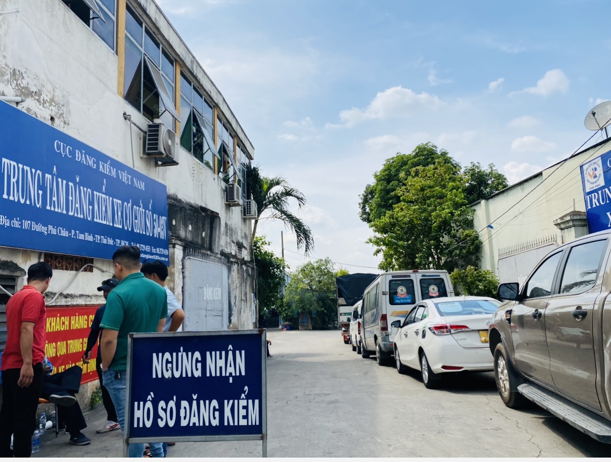 Nhiều trung tâm đăng kiểm ở TP HCM bất ngờ ngưng hoạt động - Ảnh 8.