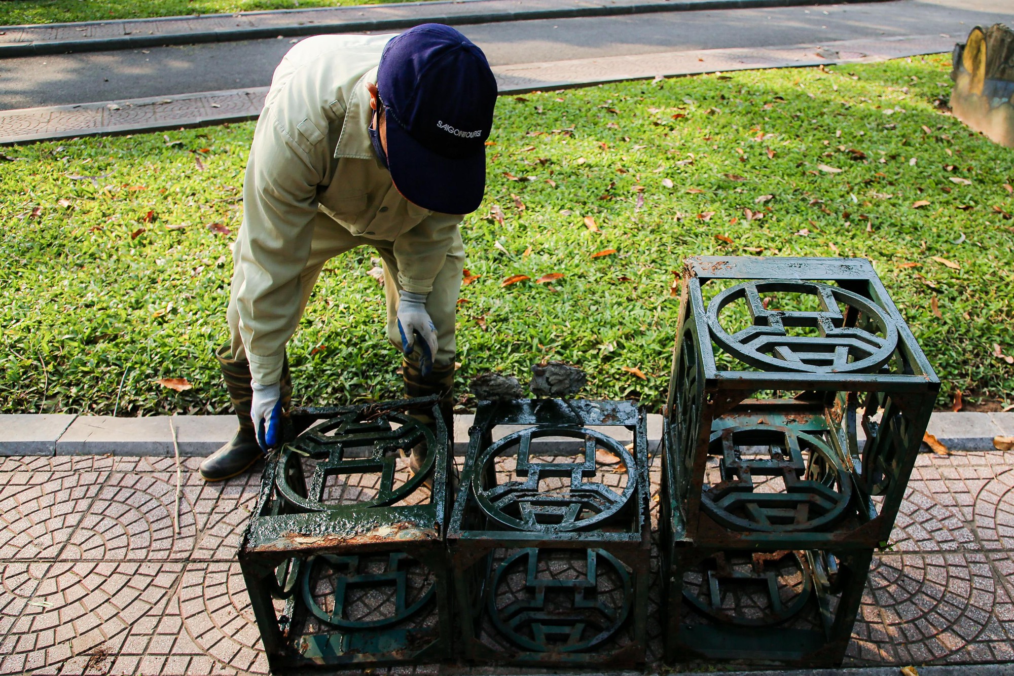 Th&aacute;o dỡ h&agrave;ng r&agrave;o c&ocirc;ng vi&ecirc;n Thống Nhất - Ảnh 5.