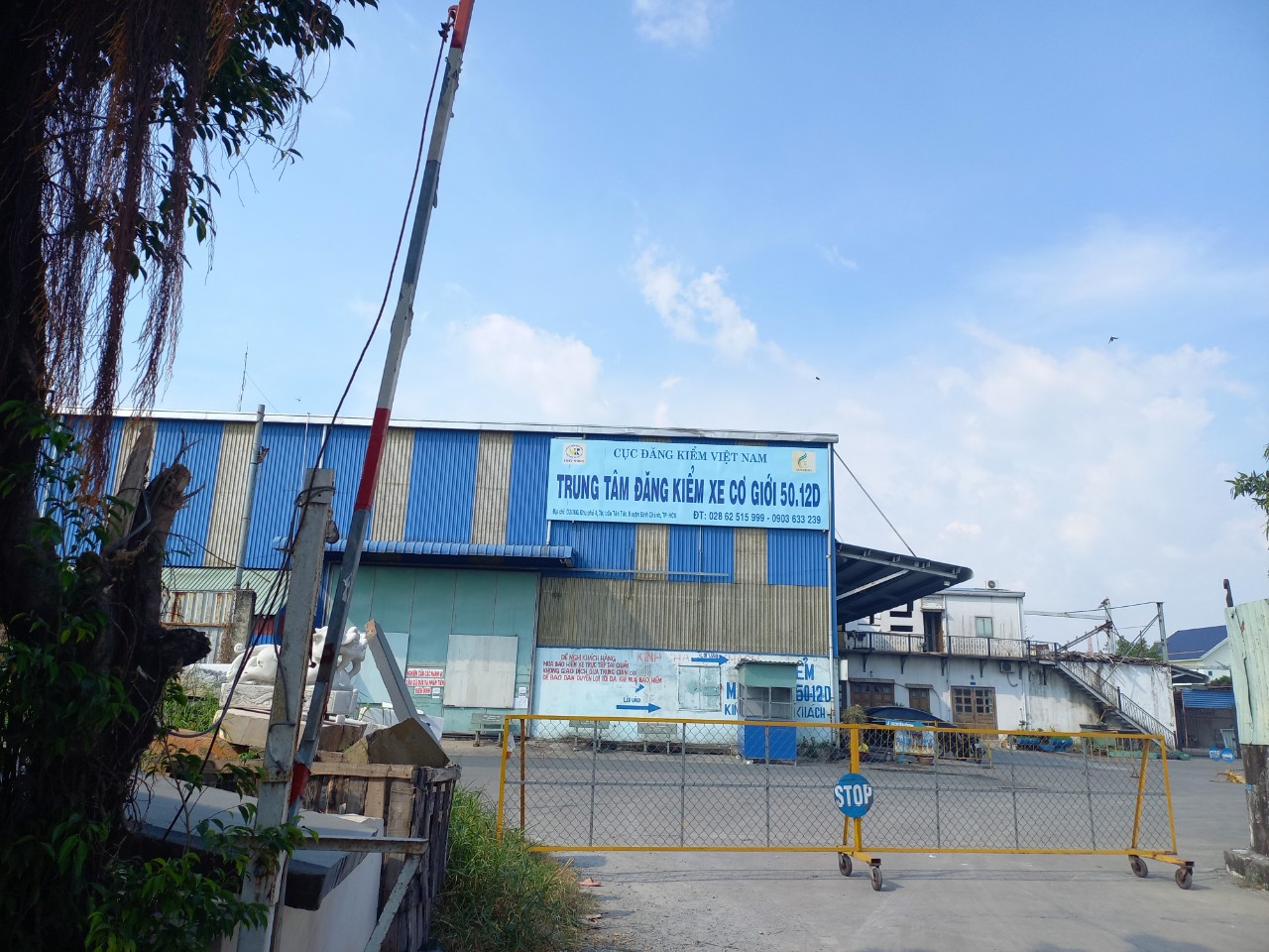 Nhiều trung tâm đăng kiểm ở TP HCM bất ngờ ngưng hoạt động - Ảnh 2.
