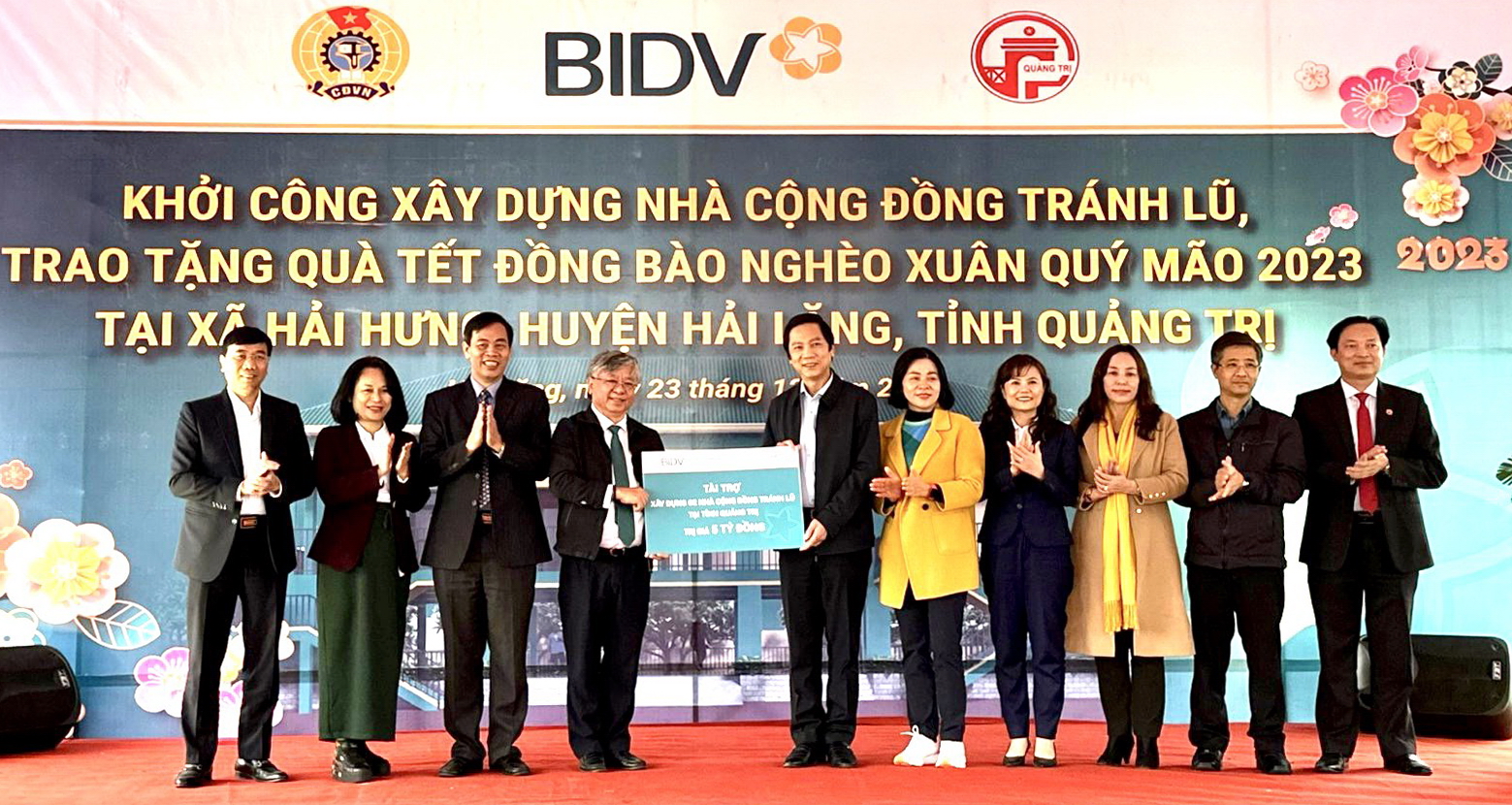 BIDV khởi c&ocirc;ng Nh&agrave; cộng đồng tr&aacute;nh lũ v&agrave; tặng qu&agrave; Tết cho đồng b&agrave;o ngh&egrave;o tại Quảng Trị  - Ảnh 3.