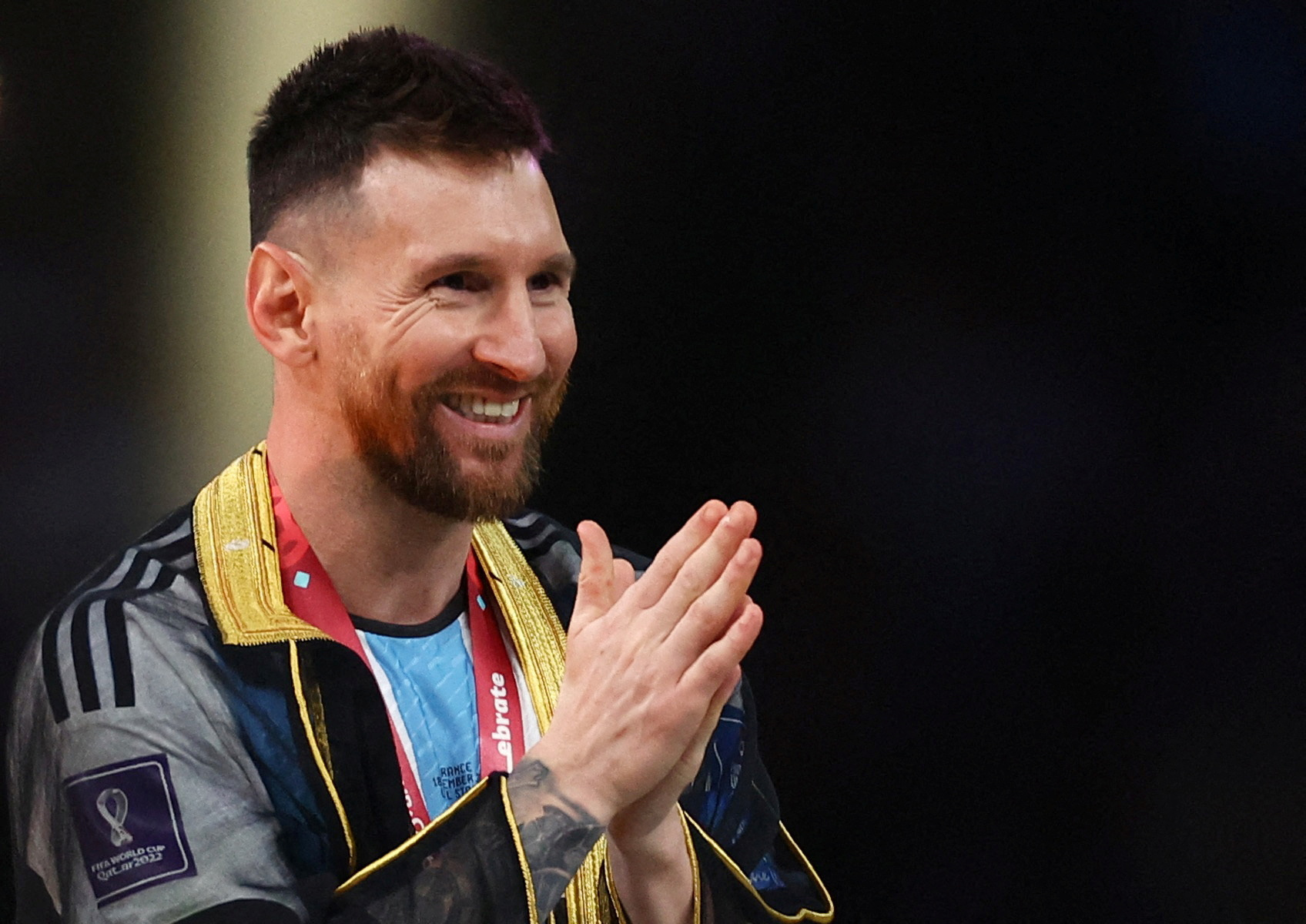 CLIP: Tượng Messi được chế tác với tư thế nhạy cảm ở Barcelona