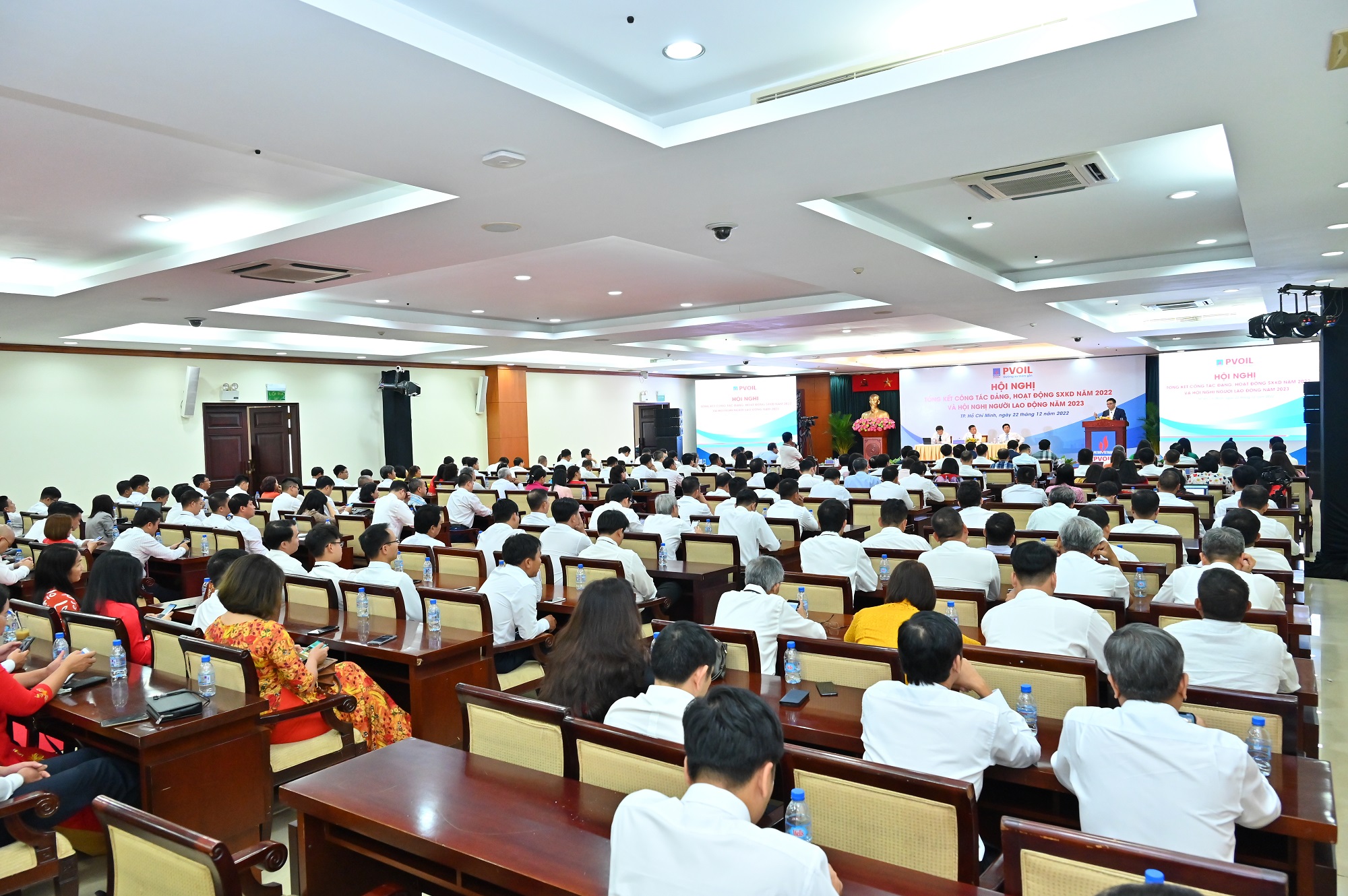PVOIL: Doanh thu hợp nhất lần đầu ti&ecirc;n vượt mốc 100.000 tỉ đồng - Ảnh 1.
