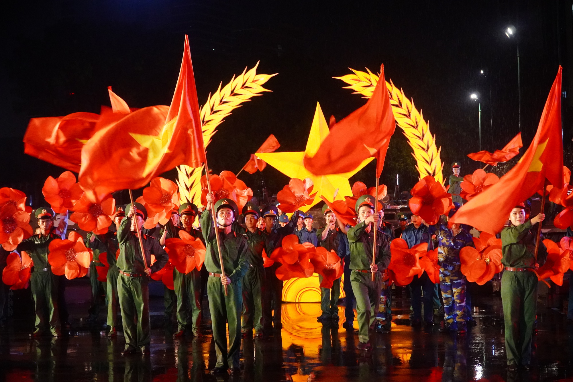 Chuỗi chương trình nghệ thuật Vinh quang người chiến sĩ - Ảnh 2.