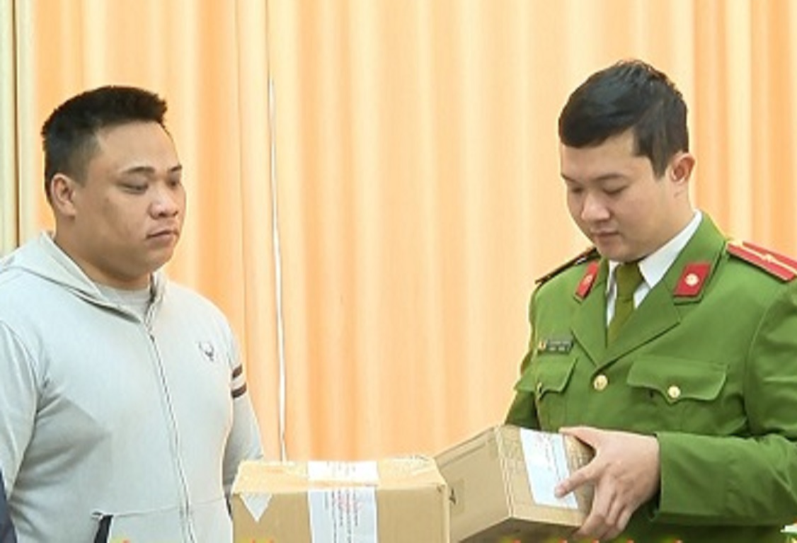 Buôn hàng cấm, 3 thanh niên bị khởi tố