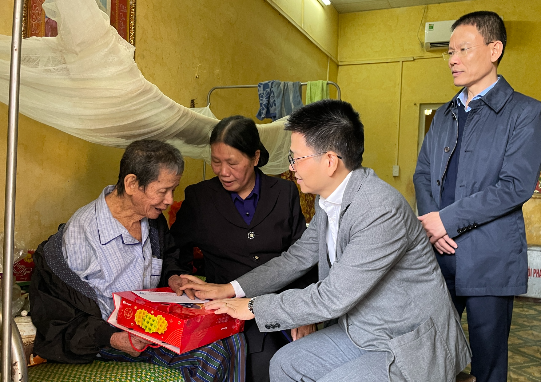 Mang Tết đến bệnh nhân phong