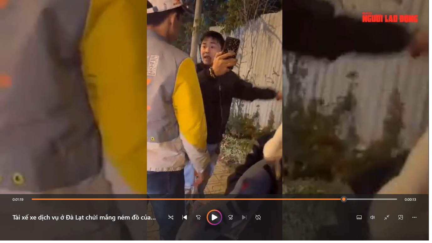 CLIP: Tài xế văng tục, ném đồ của khách du lịch gây phẫn nộ ở Đà Lạt