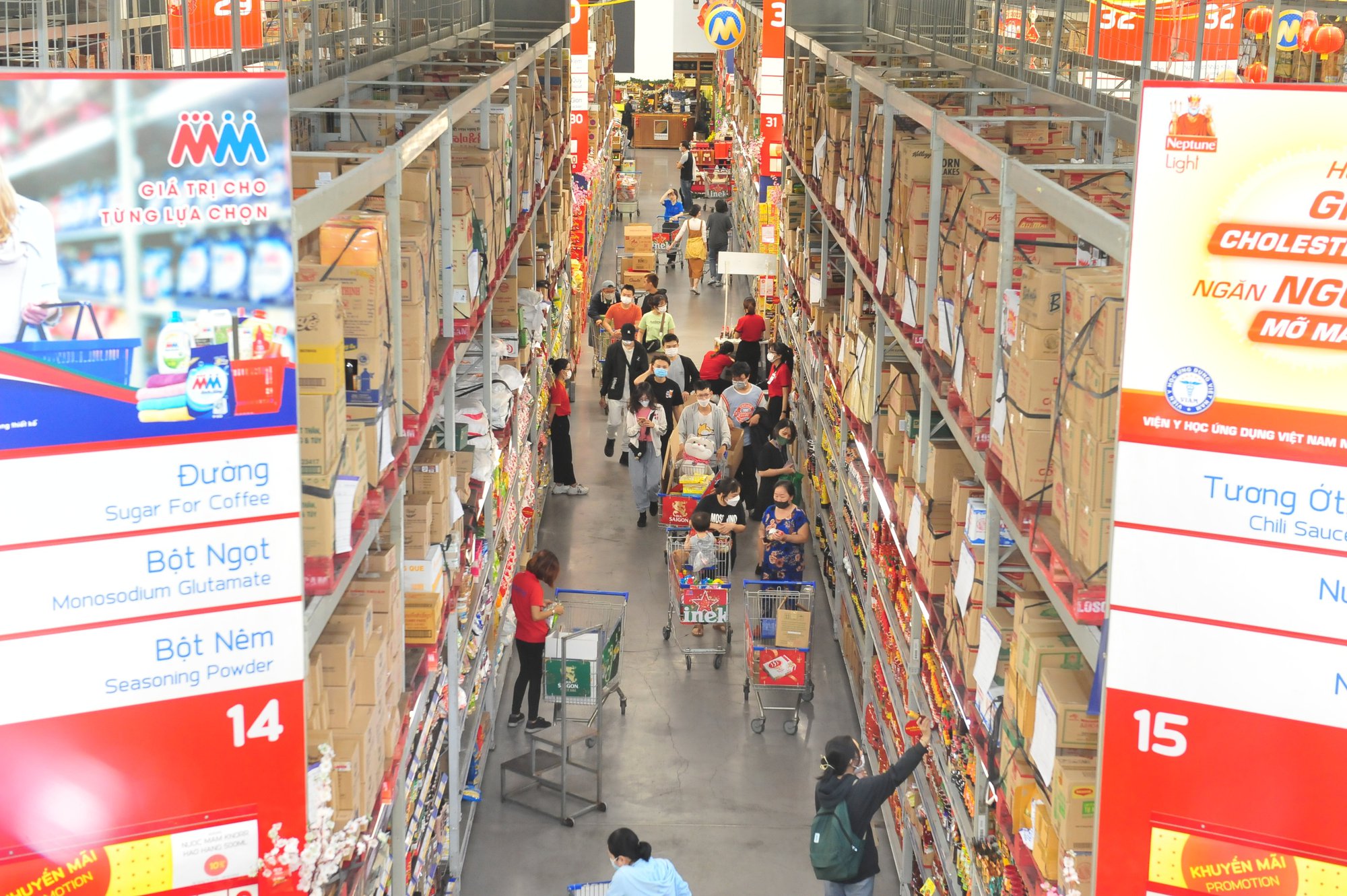 Si&ecirc;u thị tung h&agrave;ng chục ng&agrave;n sản phẩm Tết giảm gi&aacute; s&acirc;u - Ảnh 2.