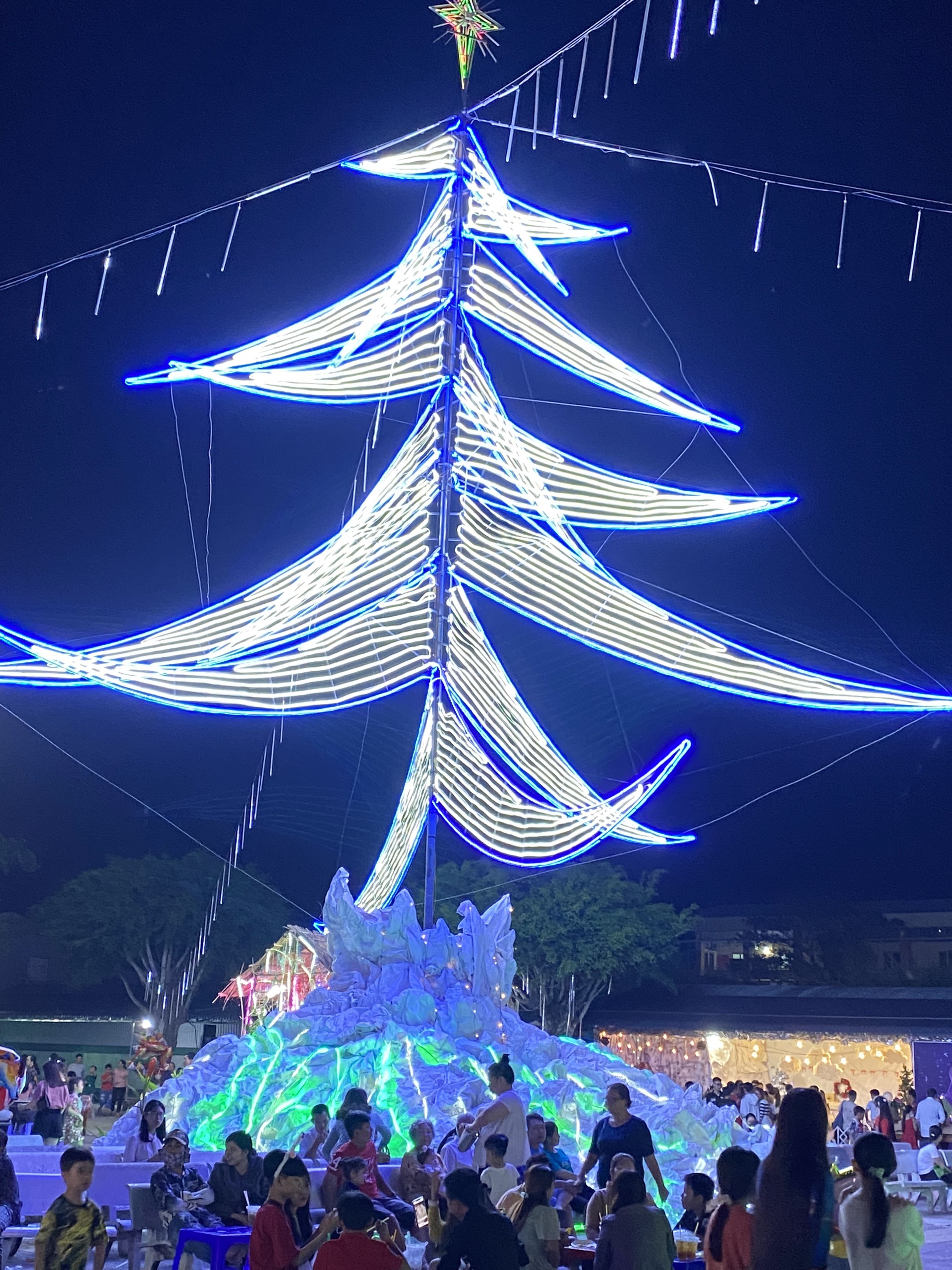Những điểm vui chơi cực chất dịp Noel và Tết Dương lịch 2023 - Ảnh 37.