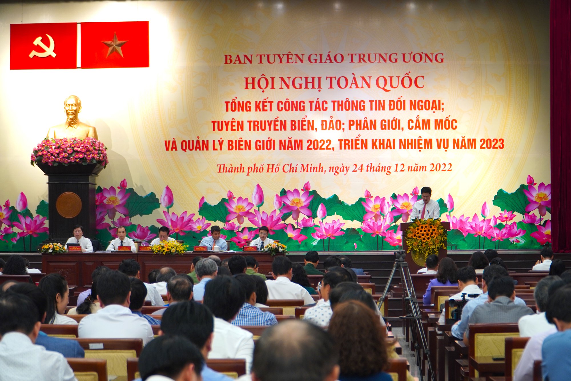 Linh hoạt trong thông tin đối ngoại