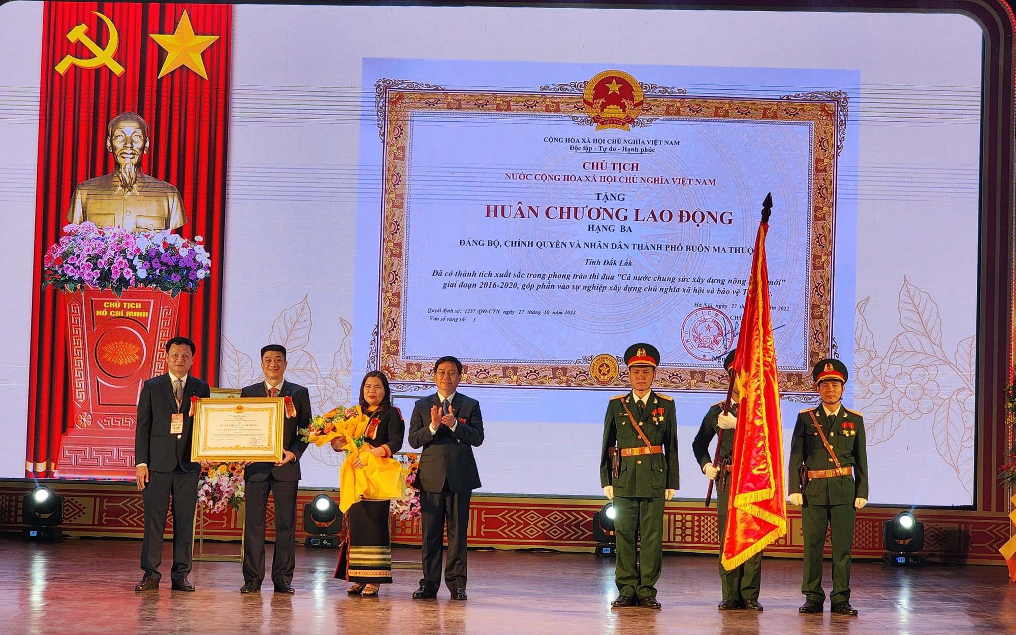 TP Bu&ocirc;n Ma Thuột ho&agrave;n th&agrave;nh x&acirc;y dựng n&ocirc;ng th&ocirc;n mới - Ảnh 2.