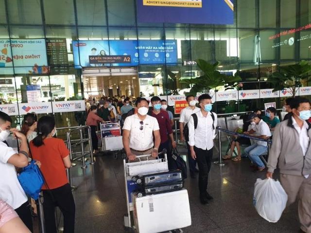 Tăng thêm 32 chuyến bay/ngày tại Tân Sơn Nhất, cách nào để không ùn tắc?