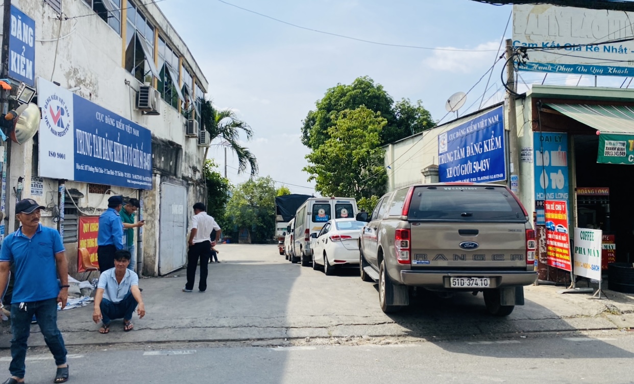 Công an TP Thủ Đức mời giám đốc trung tâm đăng kiểm và nhiều người đến làm việc