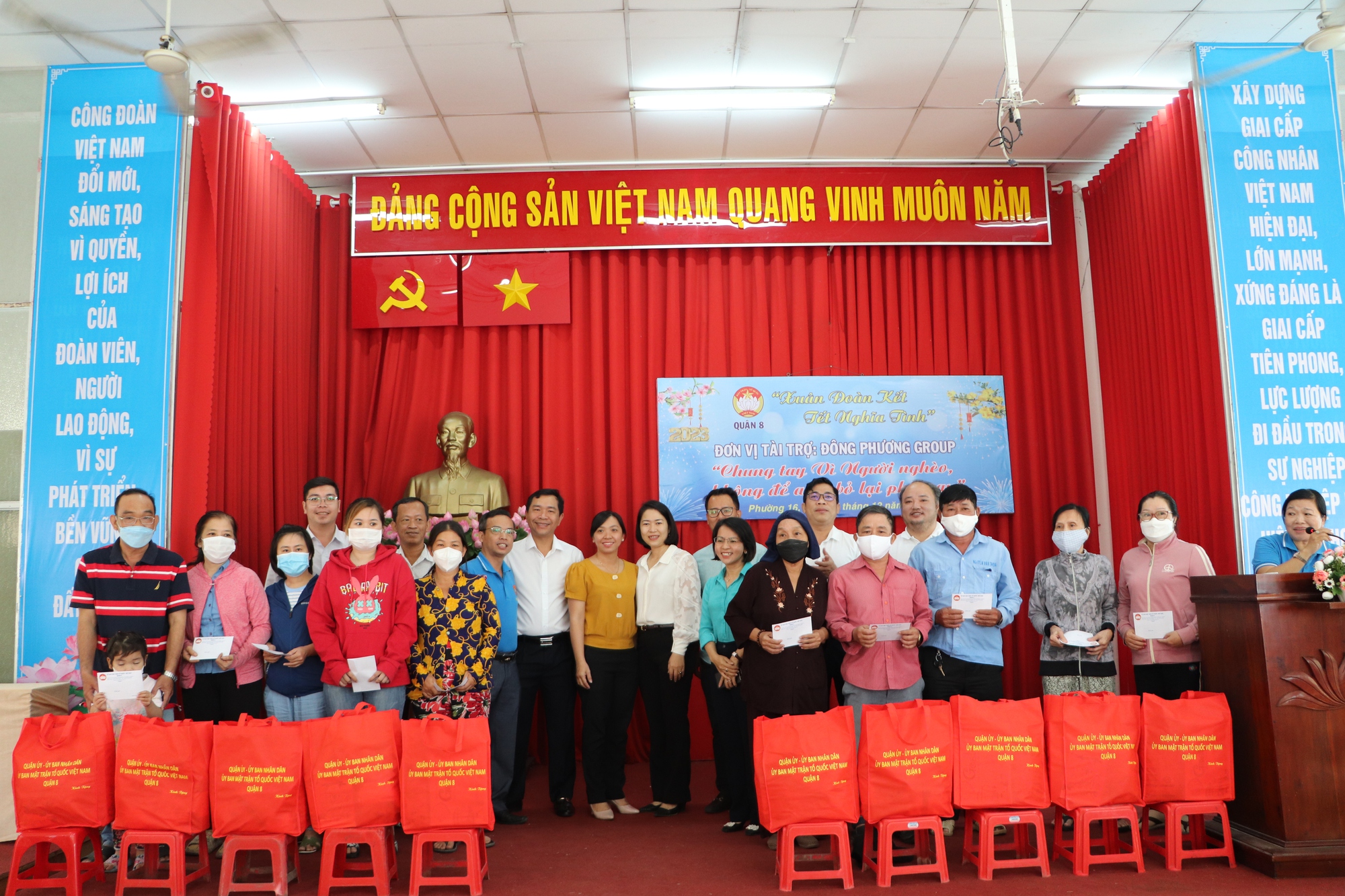 200 phần quà Tết gửi đến người nghèo, người khiếm thị