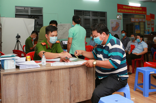 Chuyển đổi số phải tr&aacute;nh trăm hoa đua nở - Ảnh 1.