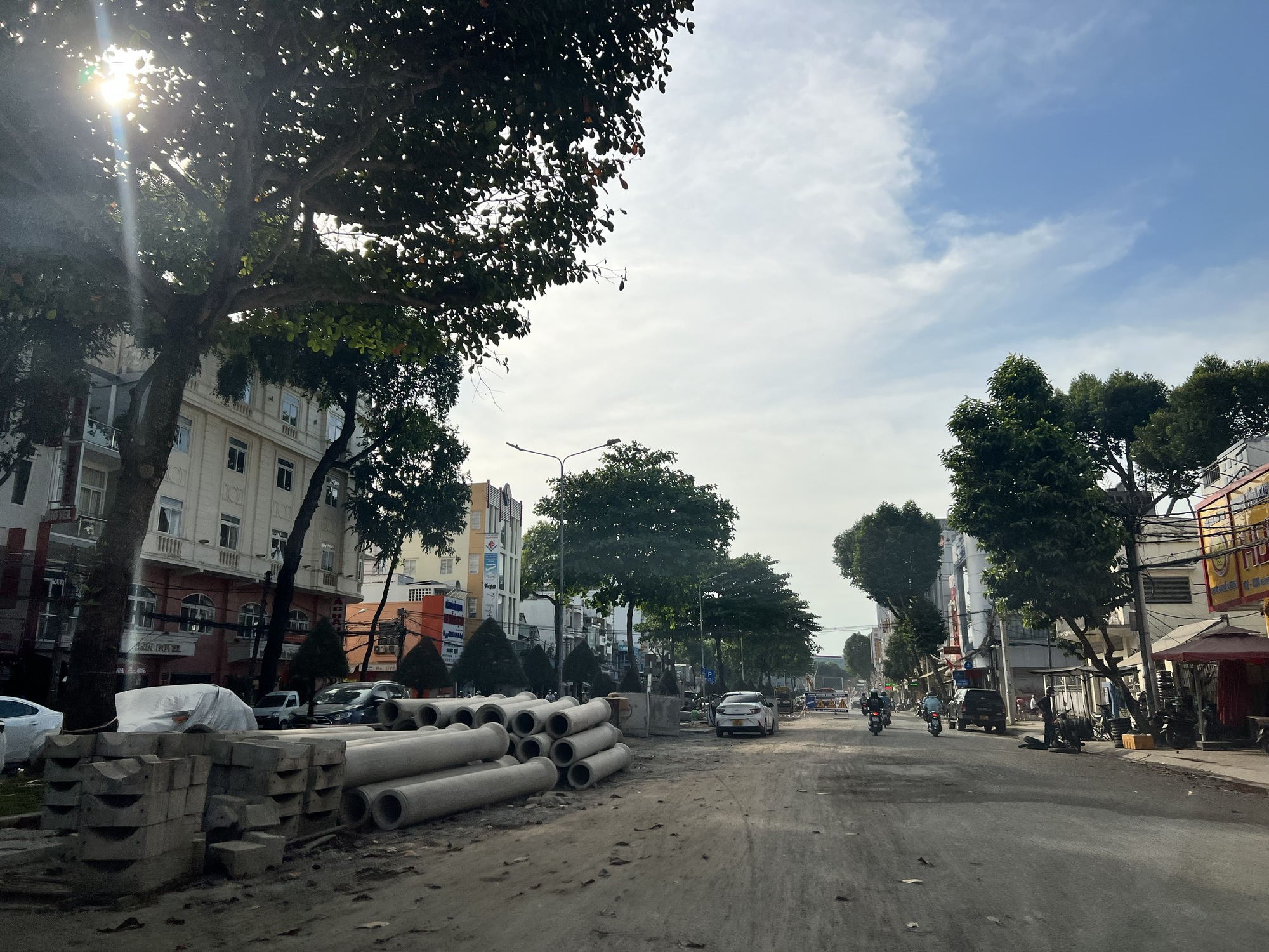H&igrave;nh ảnh ngổn ngang tr&ecirc;n nhiều tuyến đường lớn ở Cần Thơ - Ảnh 1.