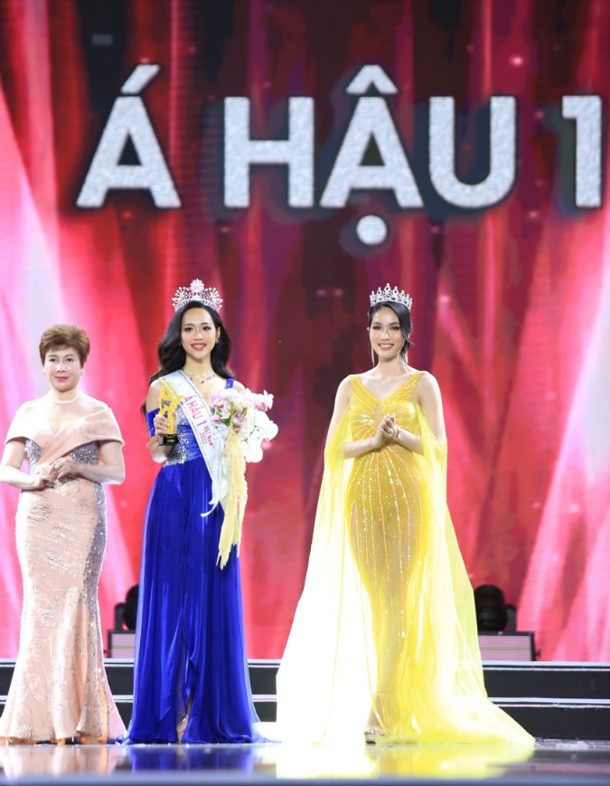 &Aacute; hậu Phương Anh l&ecirc;n tiếng về đầm xuy&ecirc;n thấu g&acirc;y ồn &agrave;o - Ảnh 2.