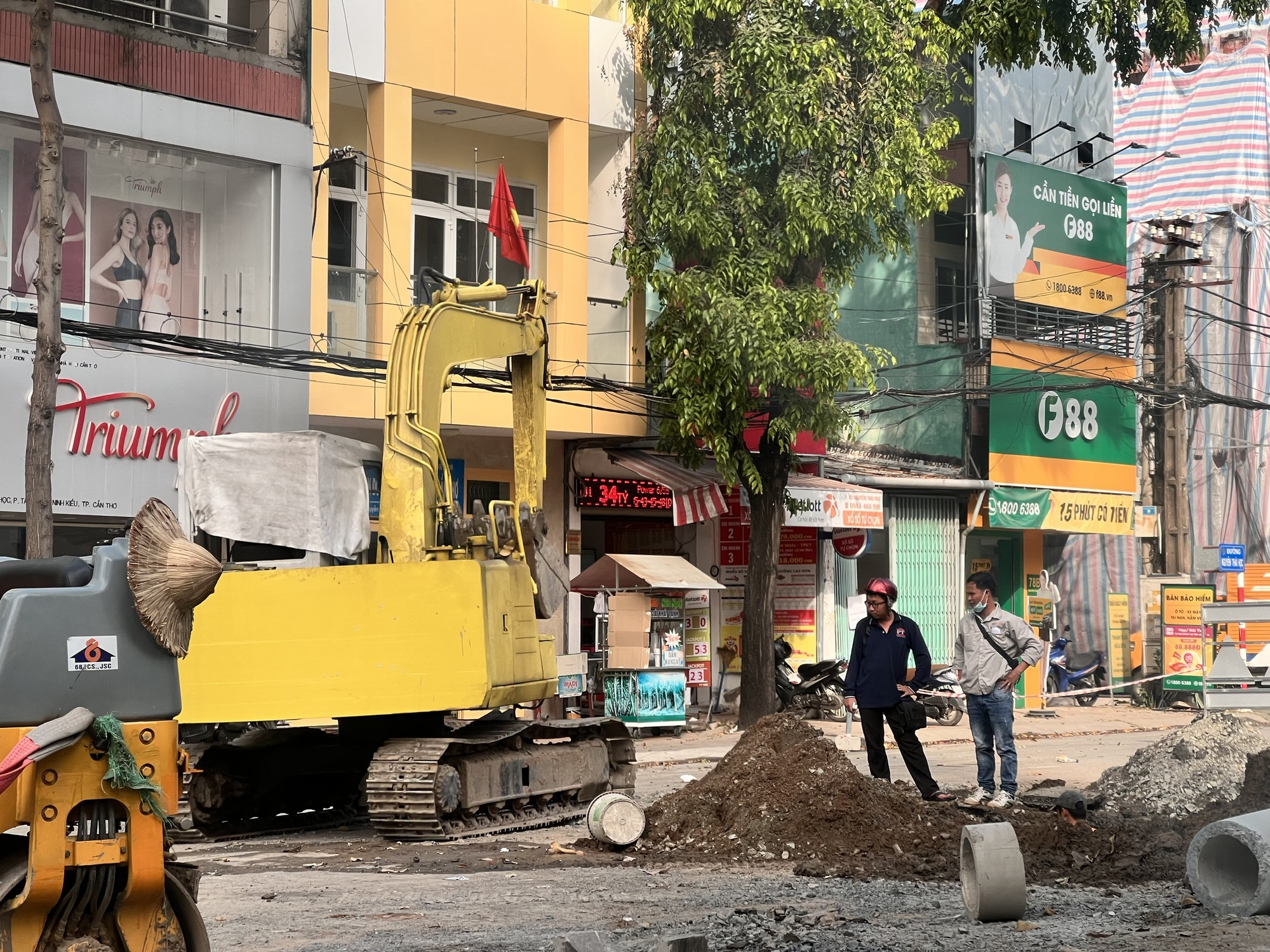 H&igrave;nh ảnh ngổn ngang tr&ecirc;n nhiều tuyến đường lớn ở Cần Thơ - Ảnh 2.