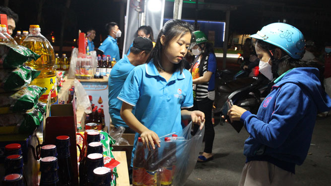 Tết vui cho lao động khó khăn