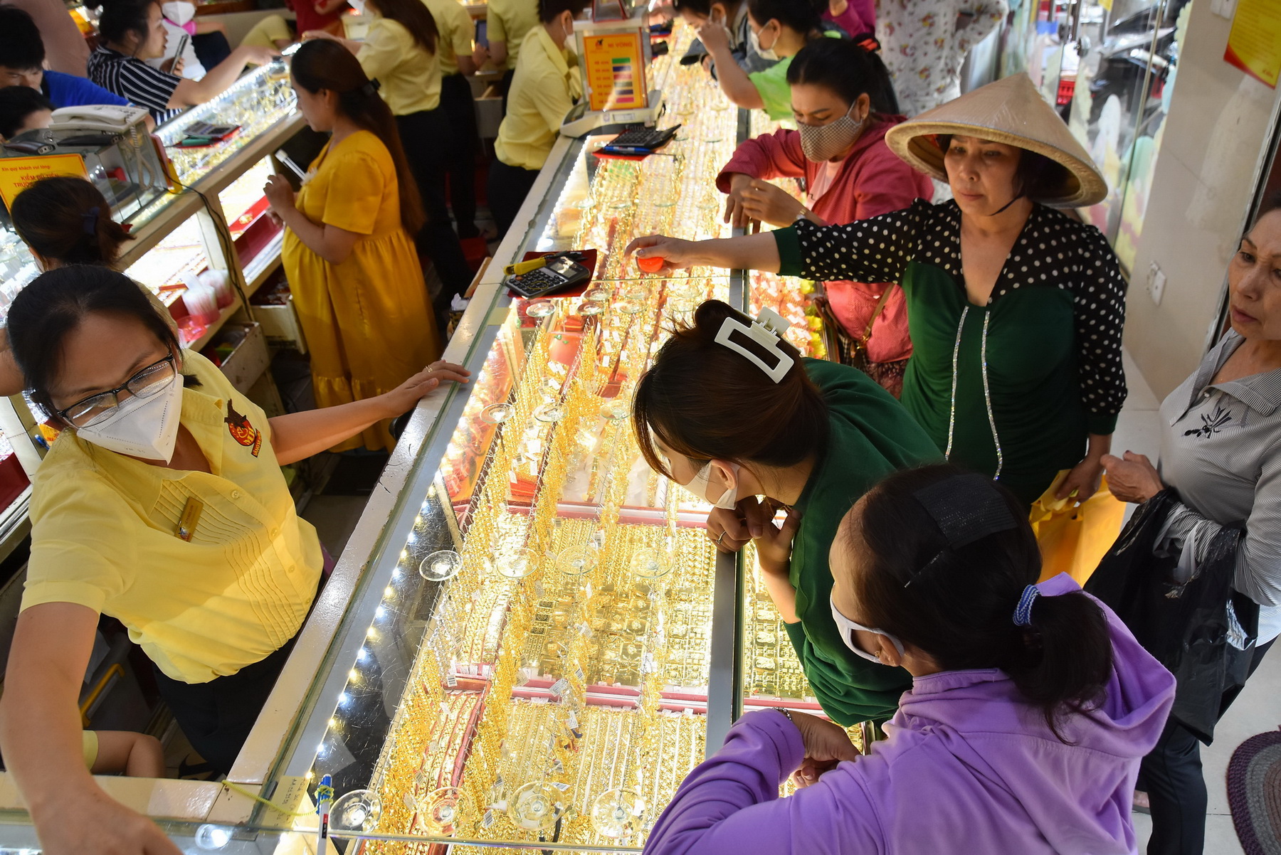 Giá vàng hôm nay 25-12: Vì sao giá vàng trong nước “bất động”?