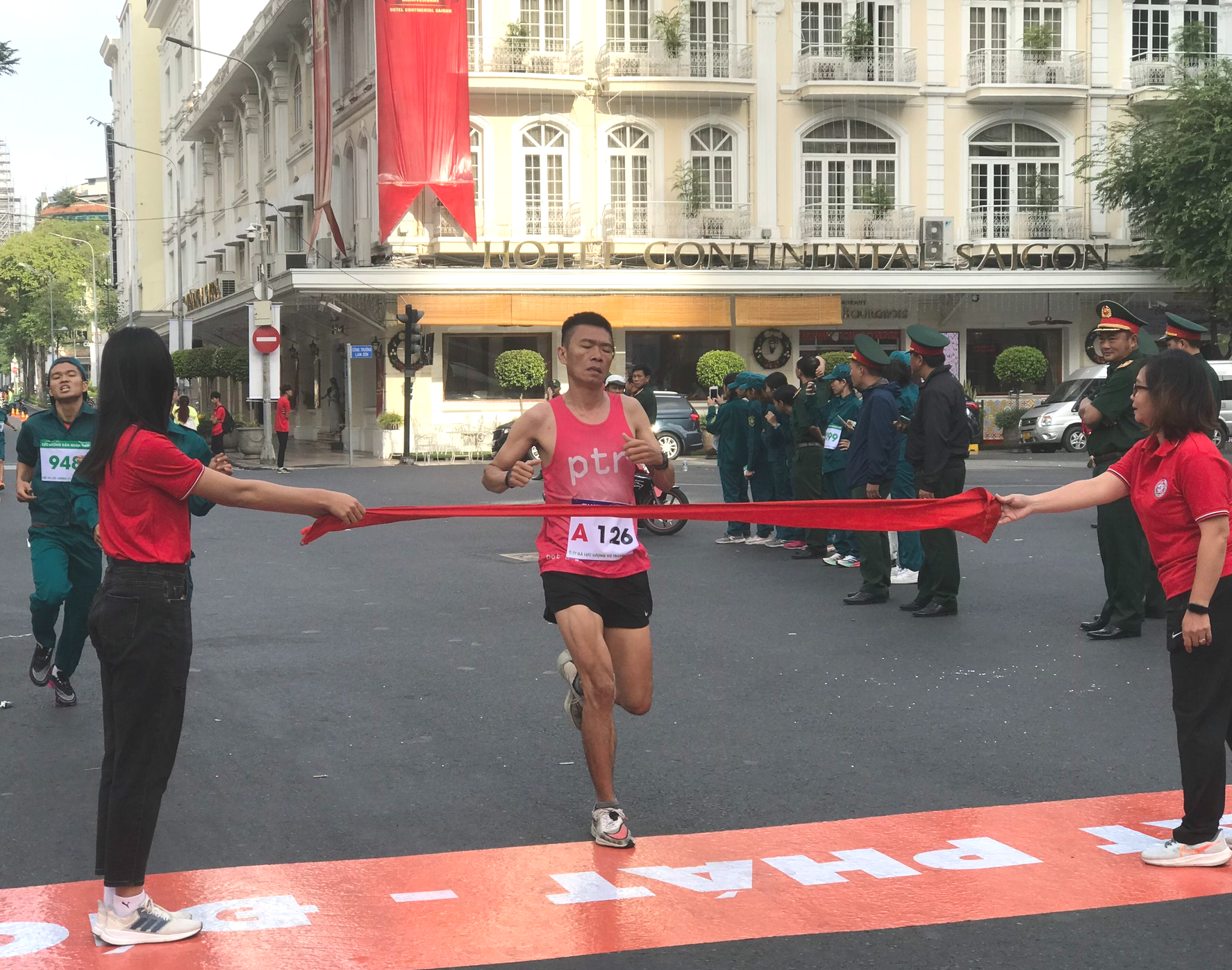 S&ocirc;i nổi giải Việt d&atilde; Lực lượng vũ trang v&agrave; thanh ni&ecirc;n TP HCM - Ảnh 6.