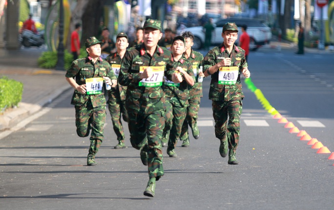 Sôi nổi giải Việt dã Lực lượng vũ trang và thanh niên TP HCM