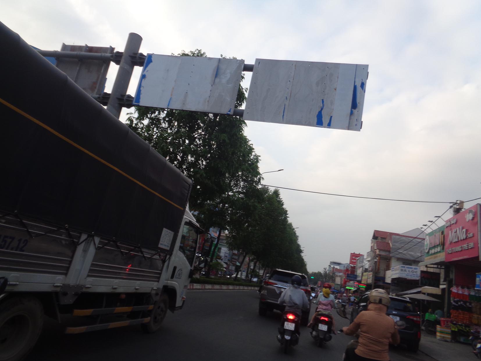 Cần thay biển báo